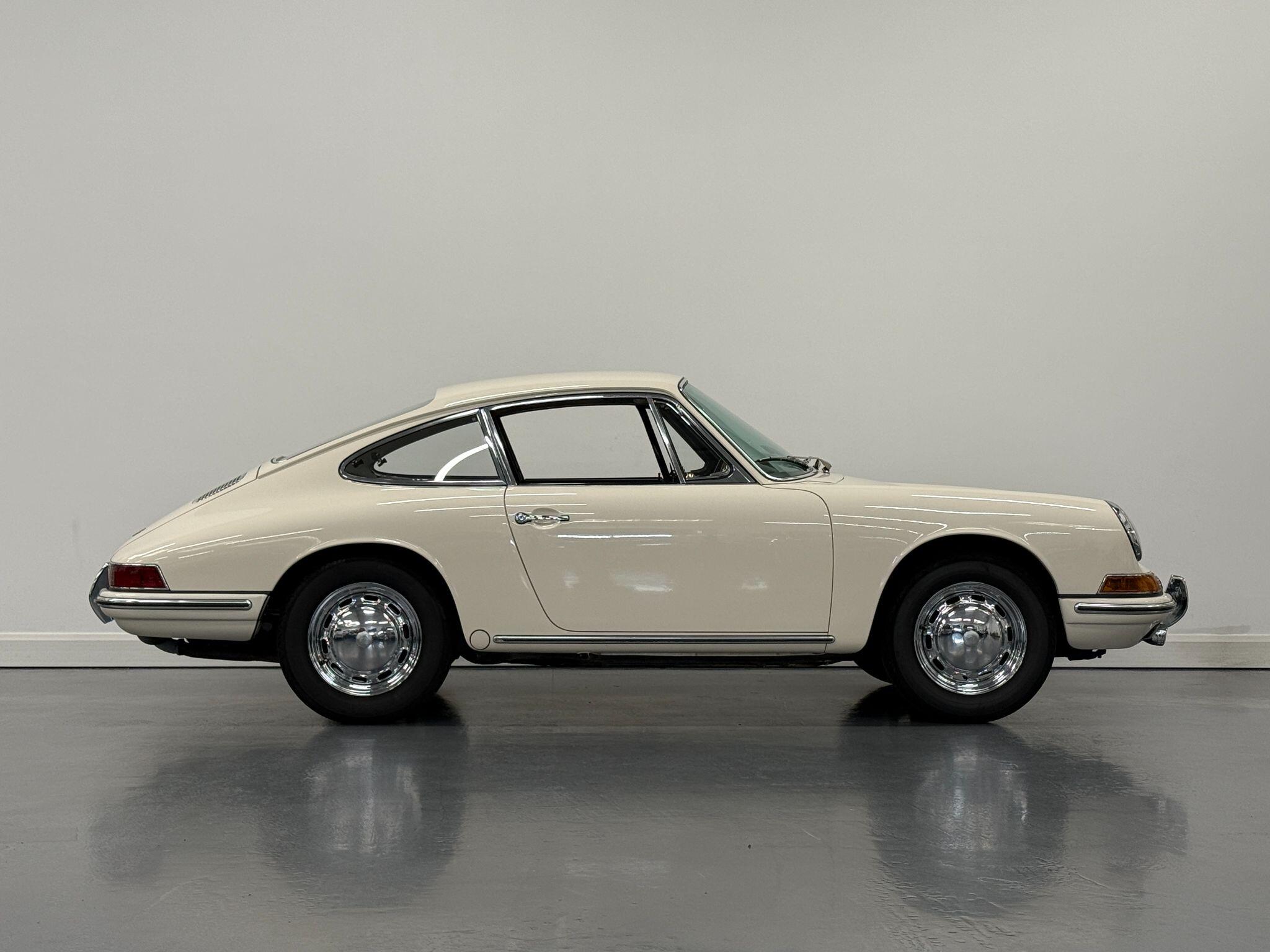 Porsche 911 view 10