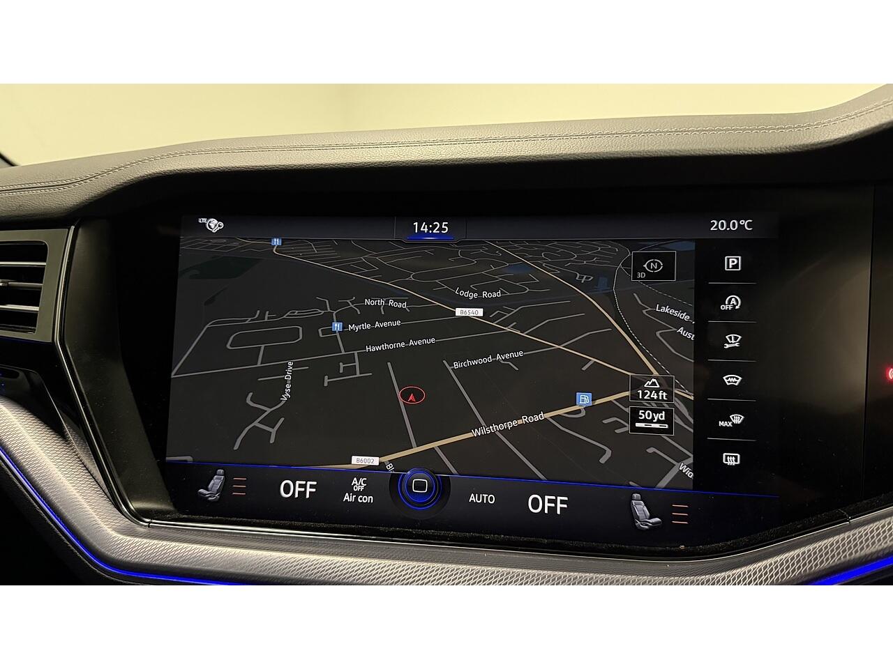 Volkswagen Touareg view 28