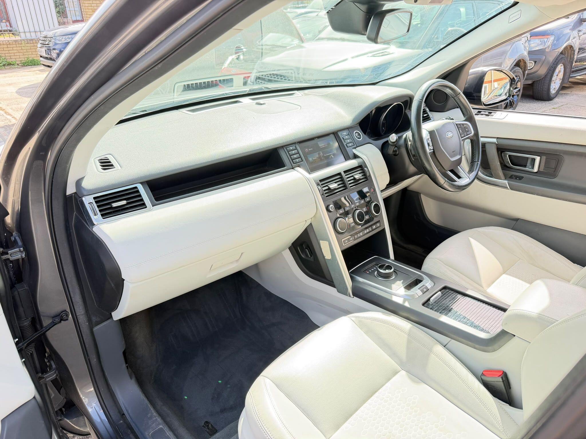 Land Rover Discovery Sport view 10