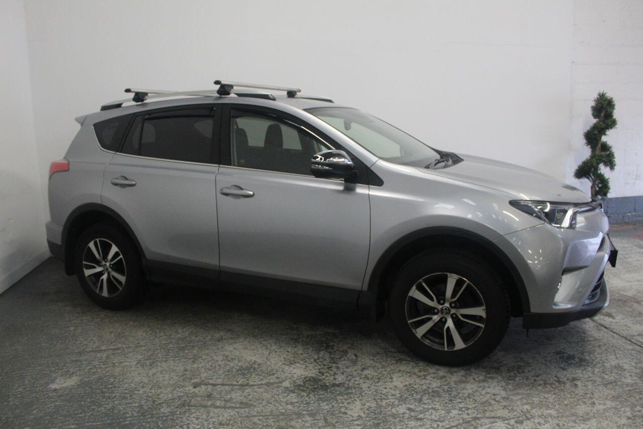 Toyota Rav4 view 4