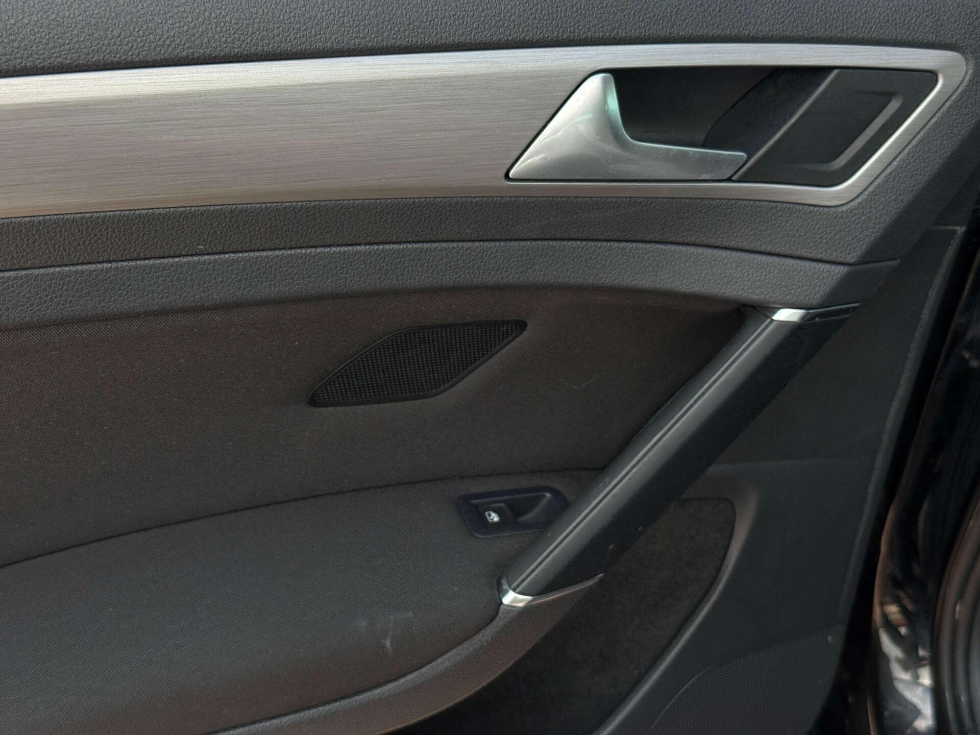 Volkswagen Golf view 41