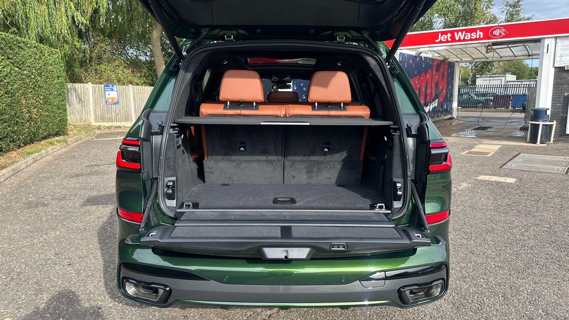 BMW X7 view 13