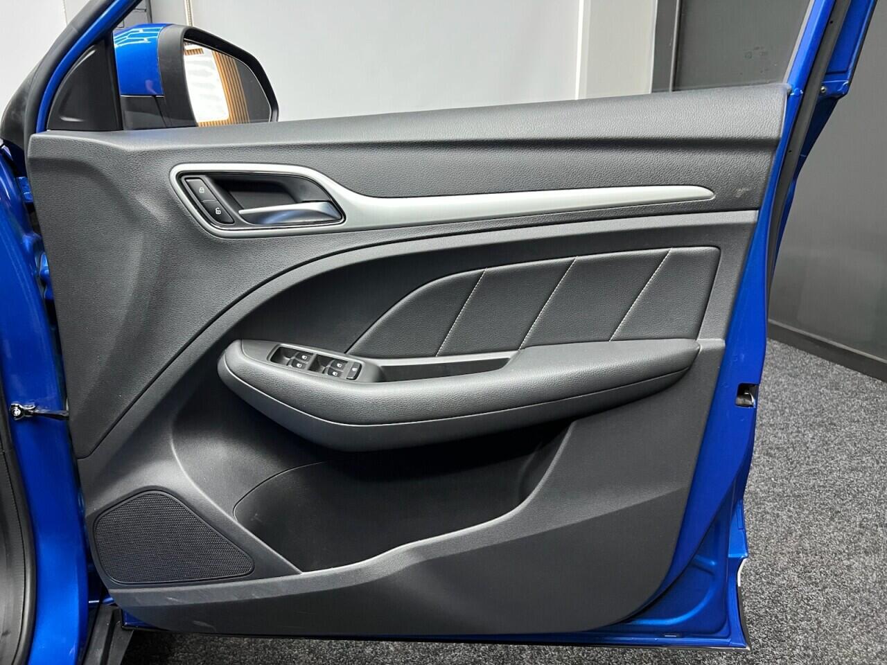 MG ZS view 33