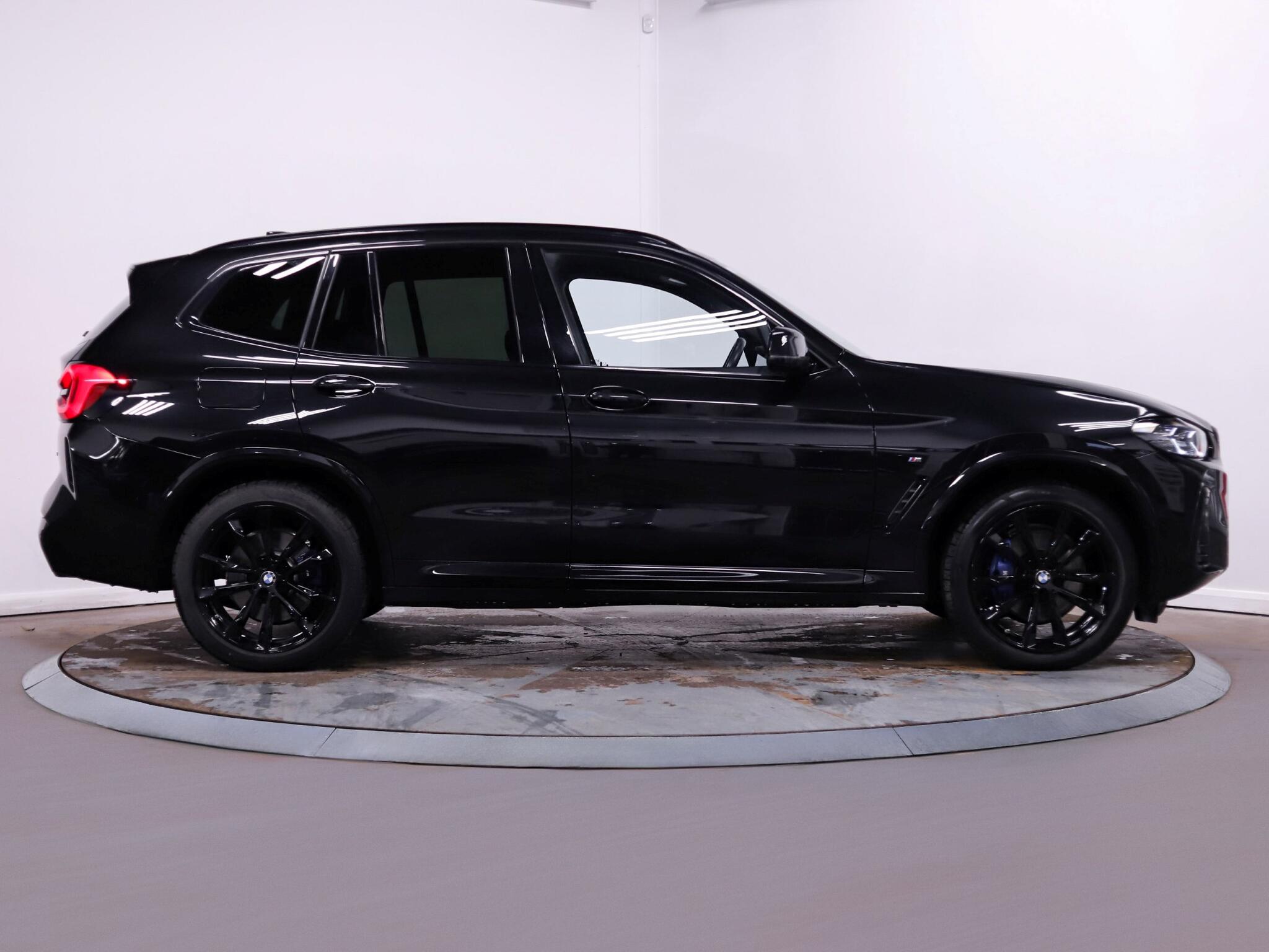 BMW X3 view 8