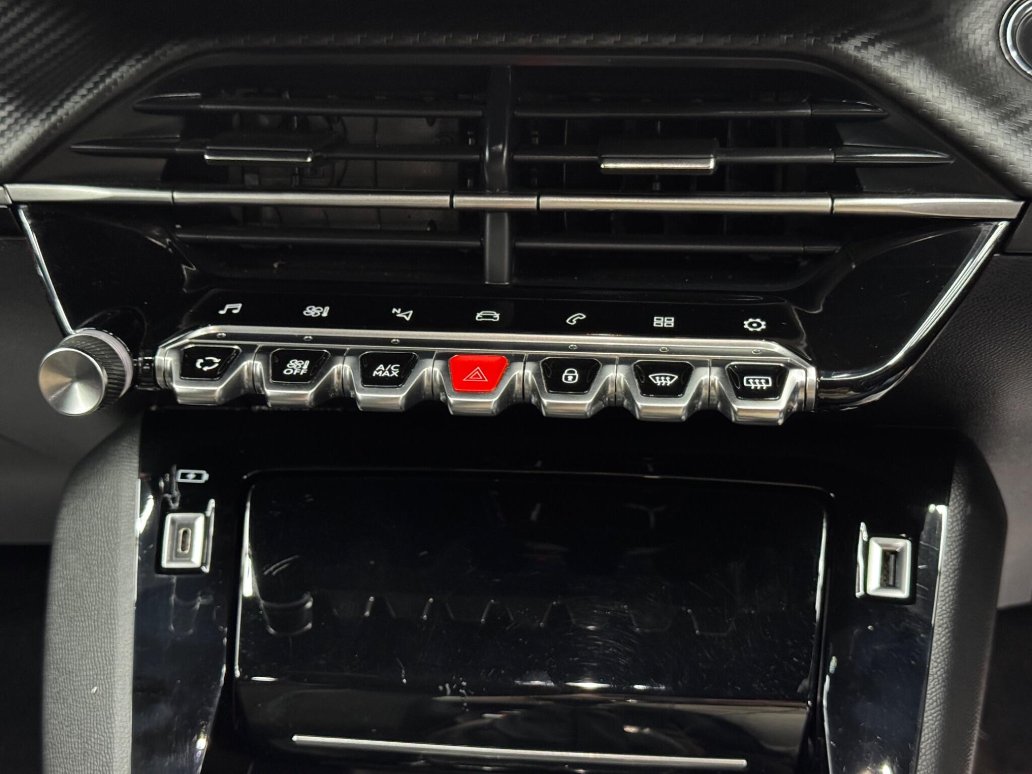 Peugeot 208 view 27