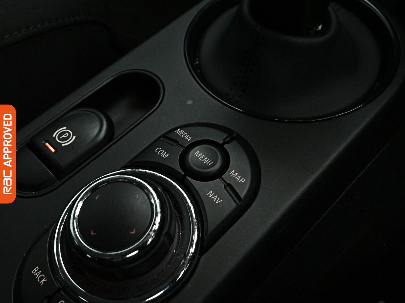 Mini Hatch view 16