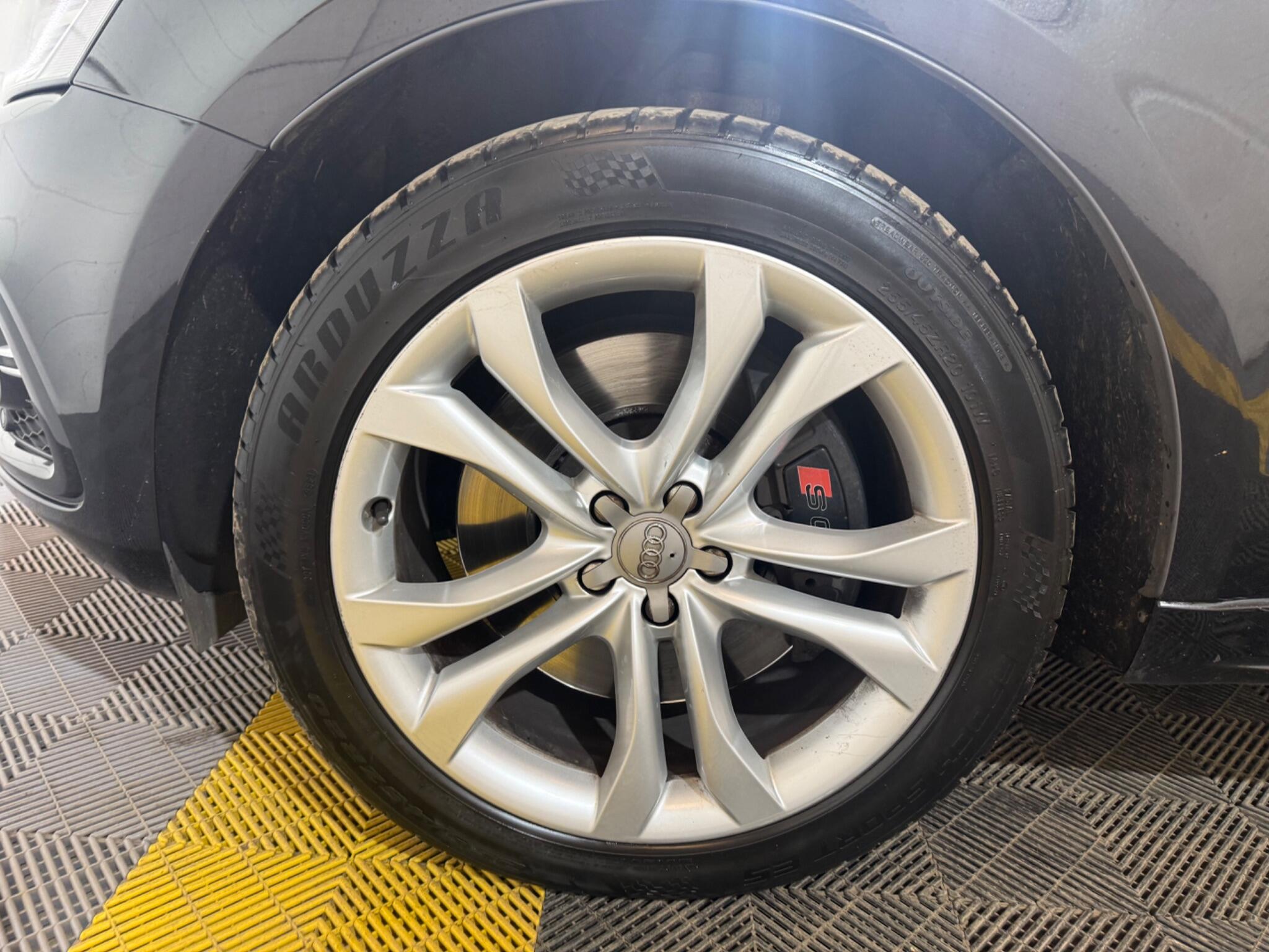 Audi SQ5 view 59