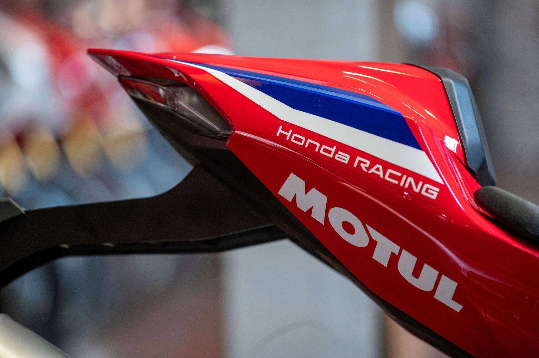 Honda CBR1000RR-R Fireblade SP view 3