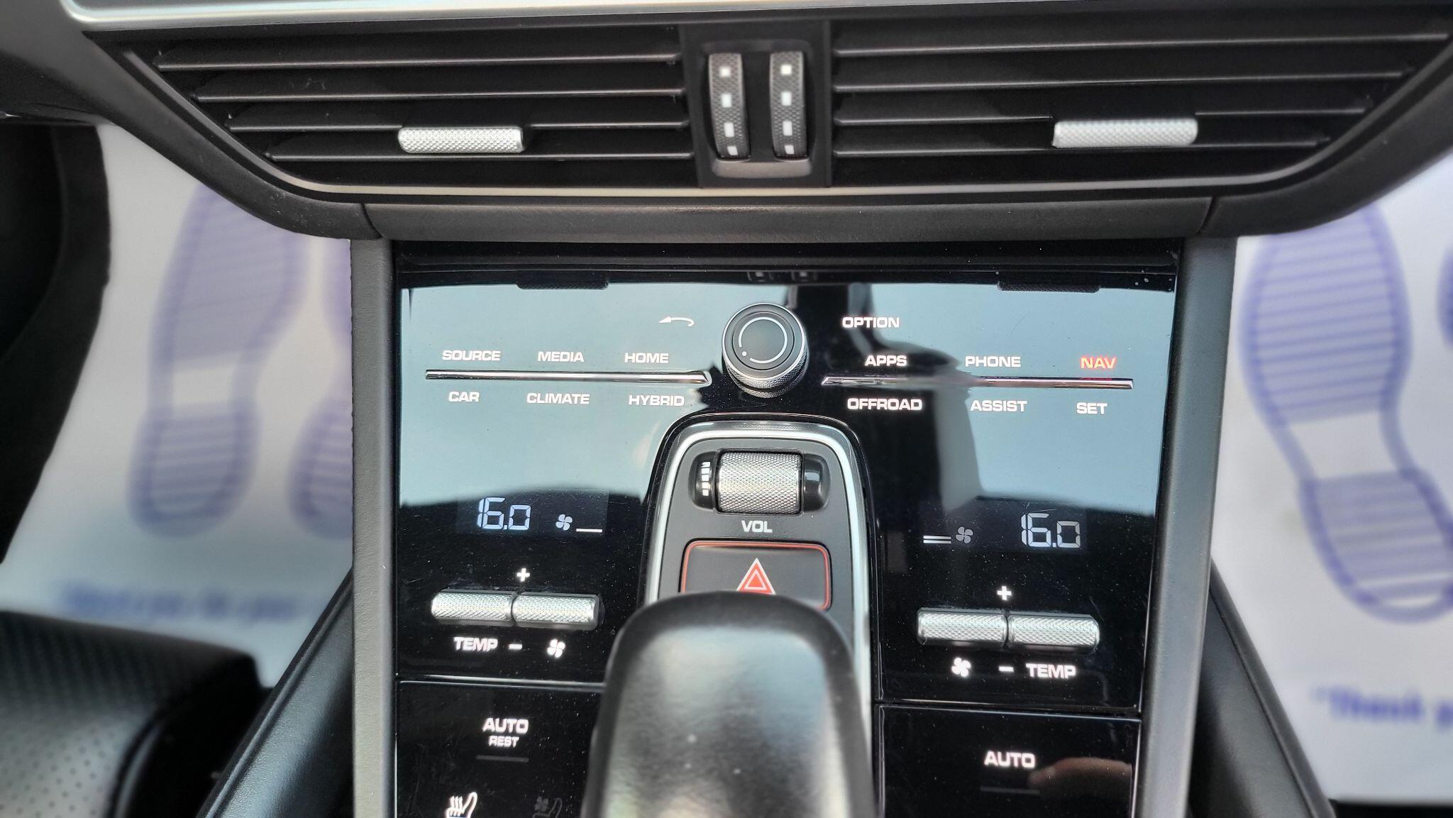Porsche Cayenne view 44
