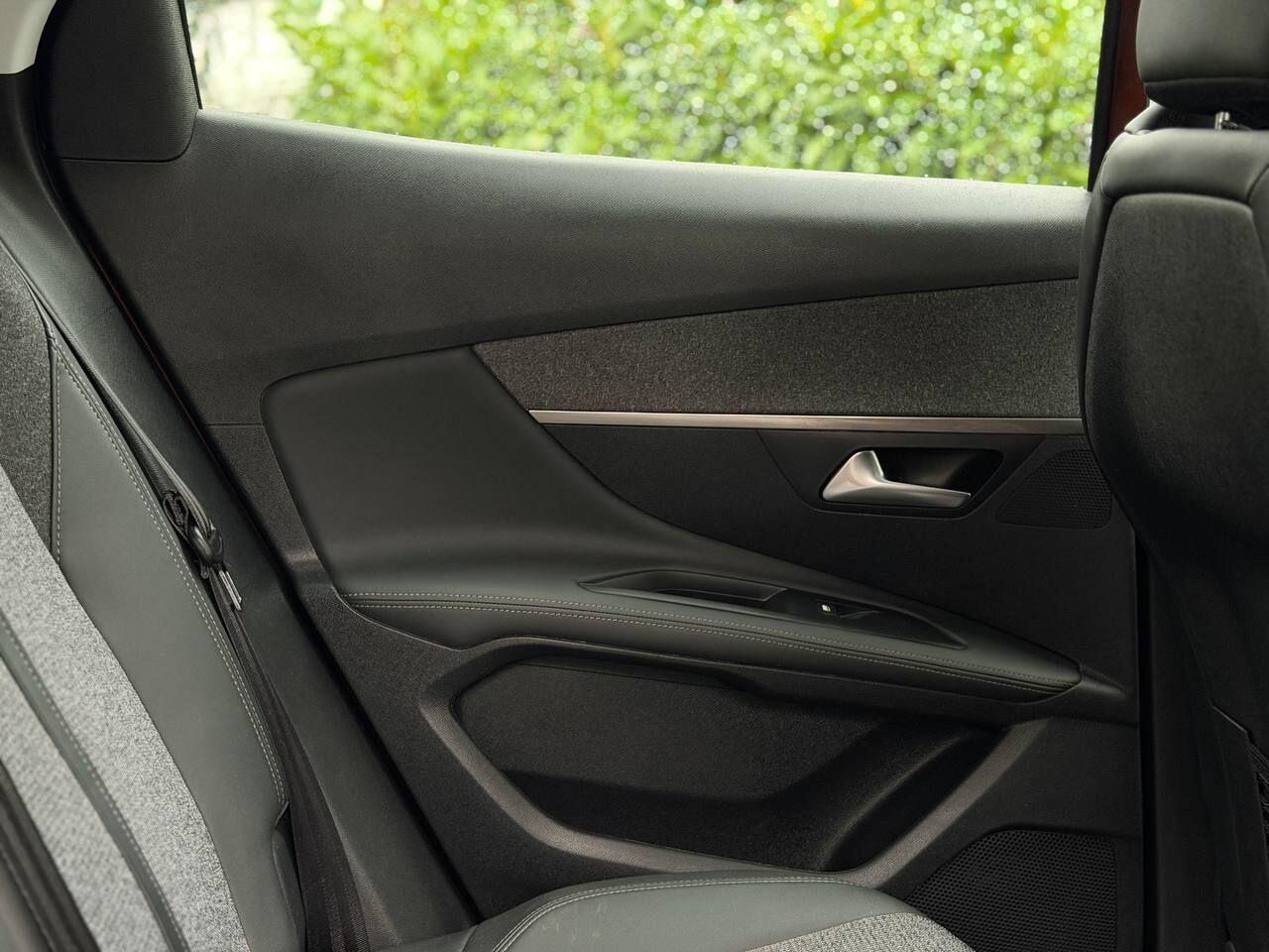 Peugeot 3008 view 17