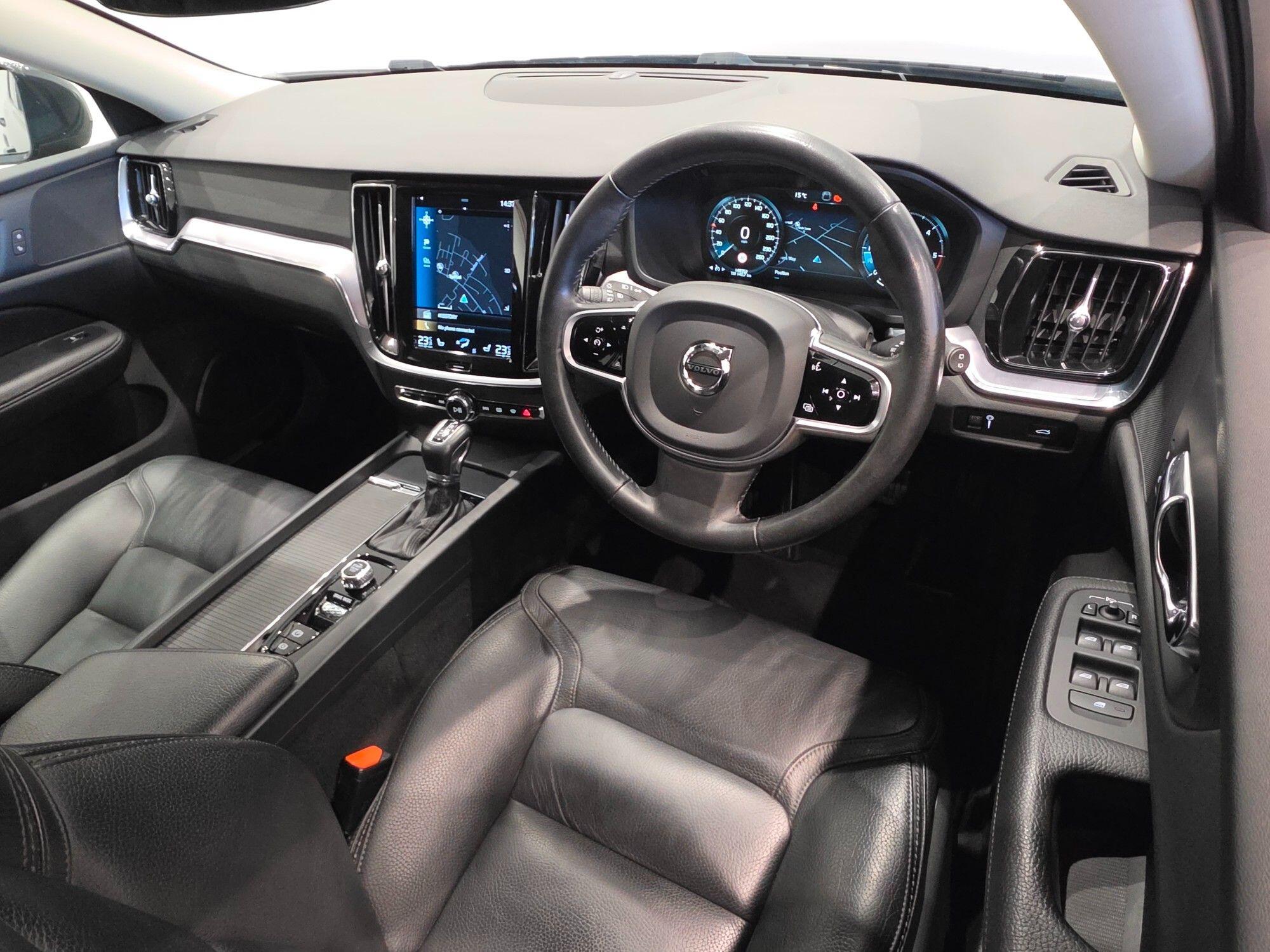 Volvo V60 Cross Country view 23