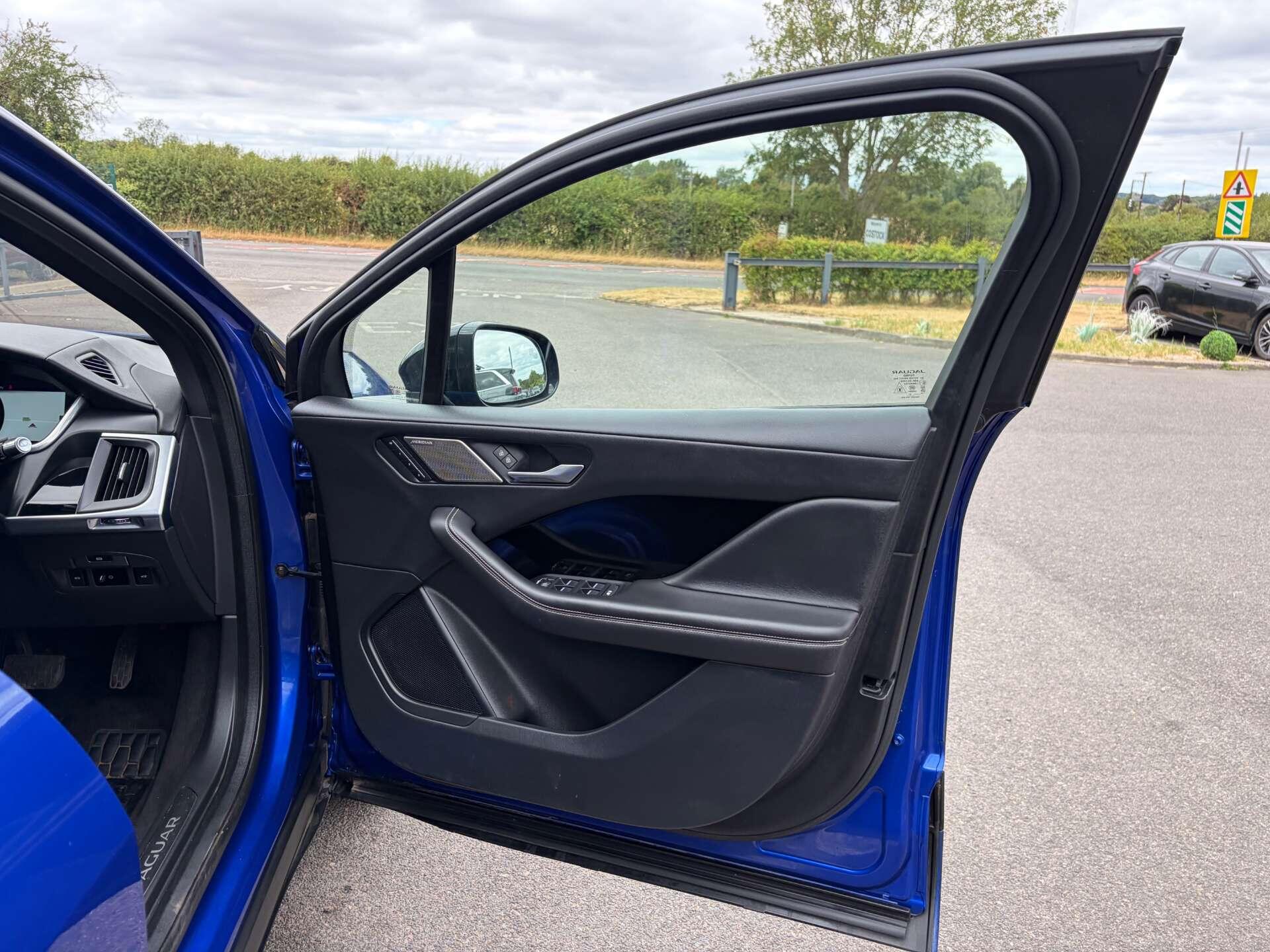 Jaguar I-Pace view 36