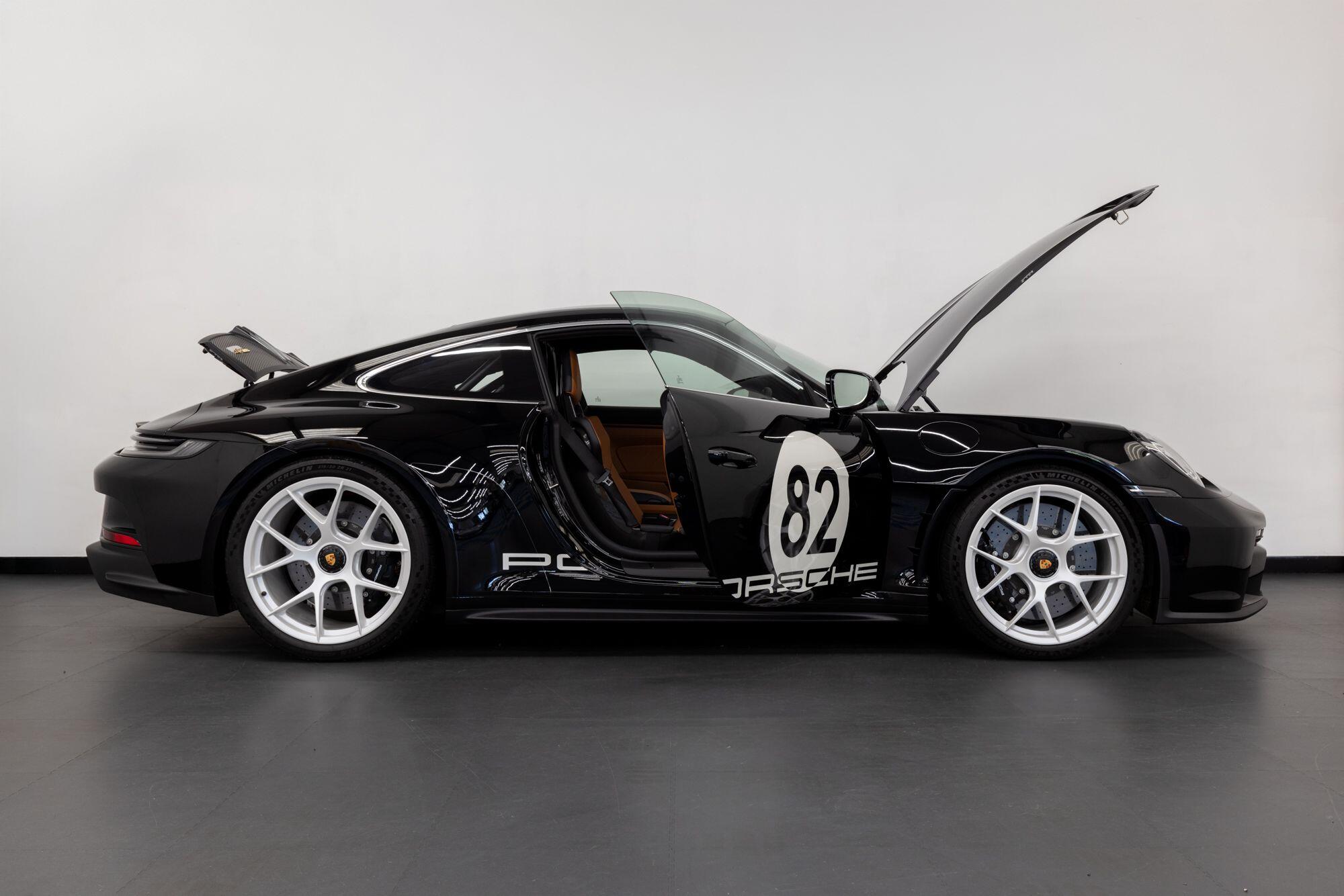 Porsche 911 view 16