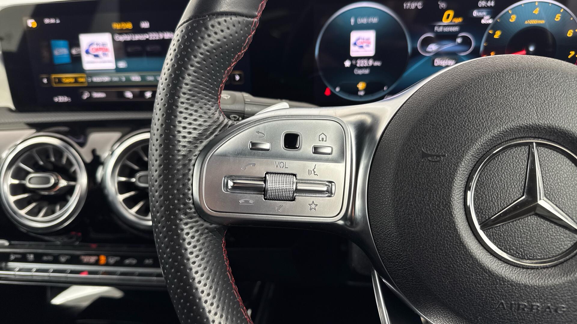 Mercedes-Benz Cla view 38