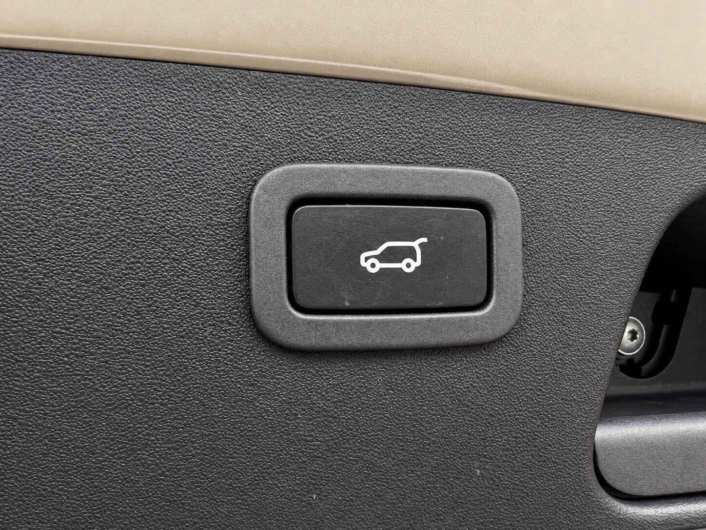 Jaguar E-Pace view 40