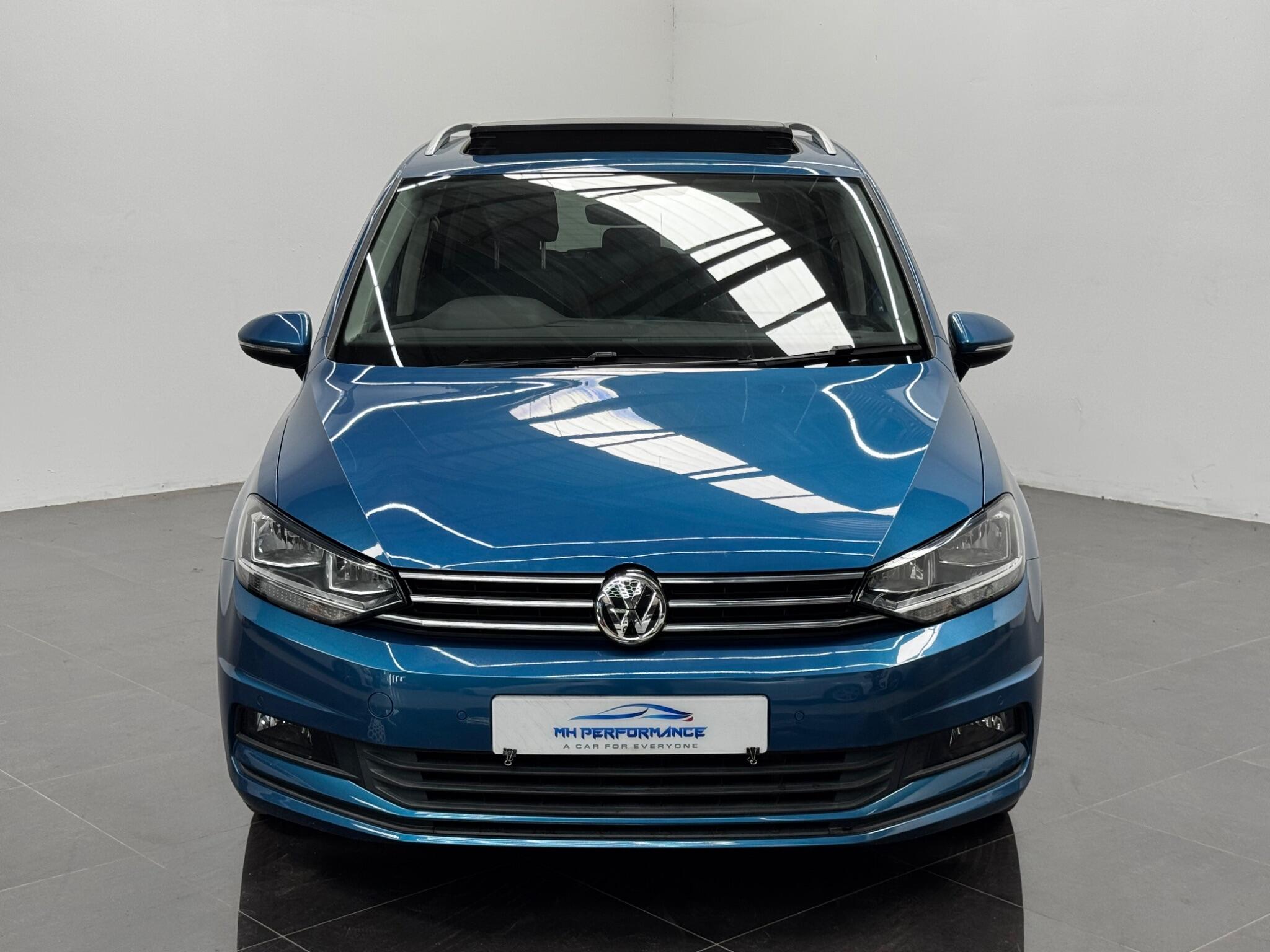 Volkswagen Touran view 65