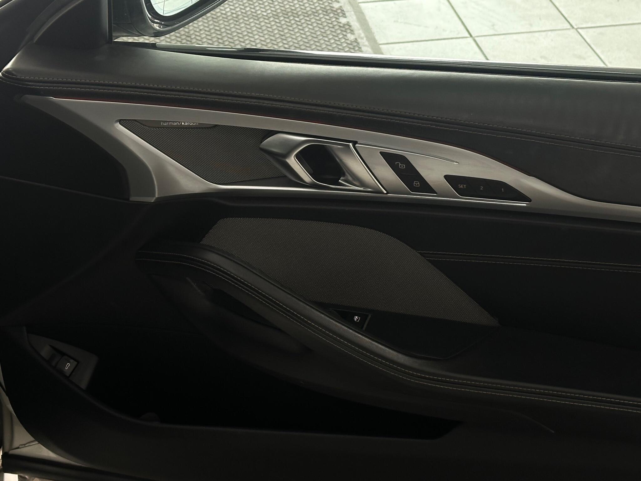 BMW 8 Series view 20