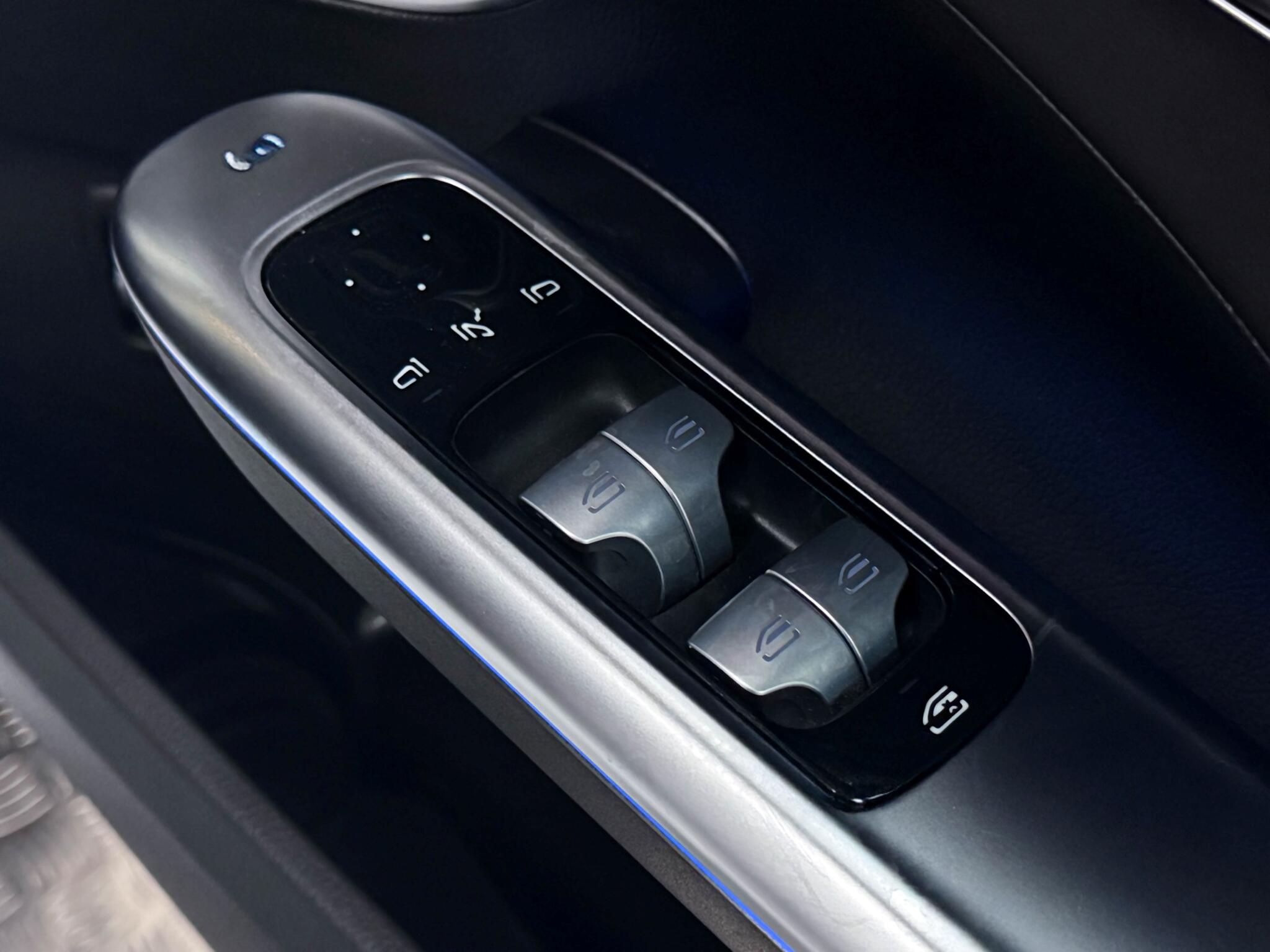 Mercedes-Benz C-Class view 31