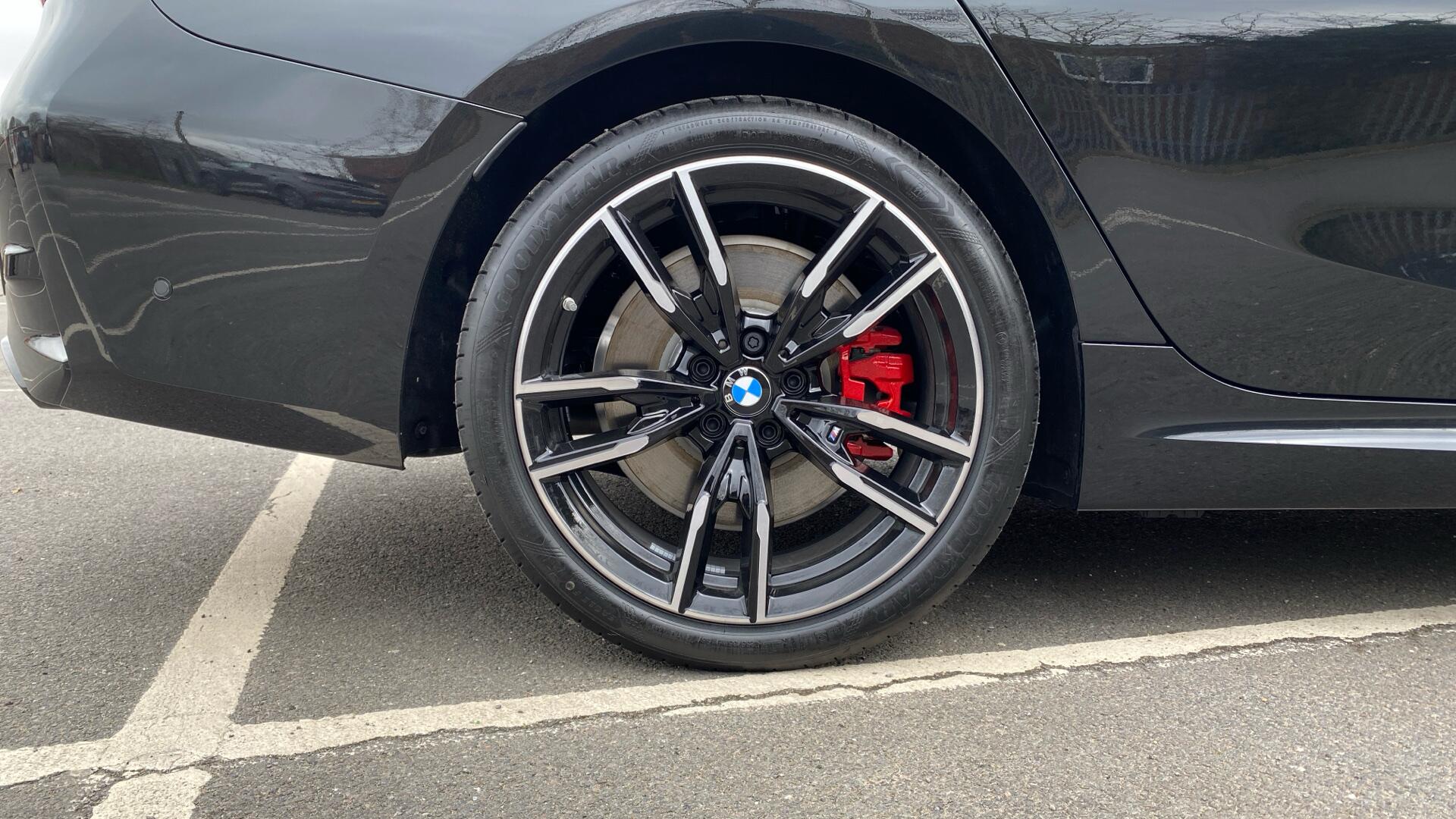 BMW 3 Series view 40