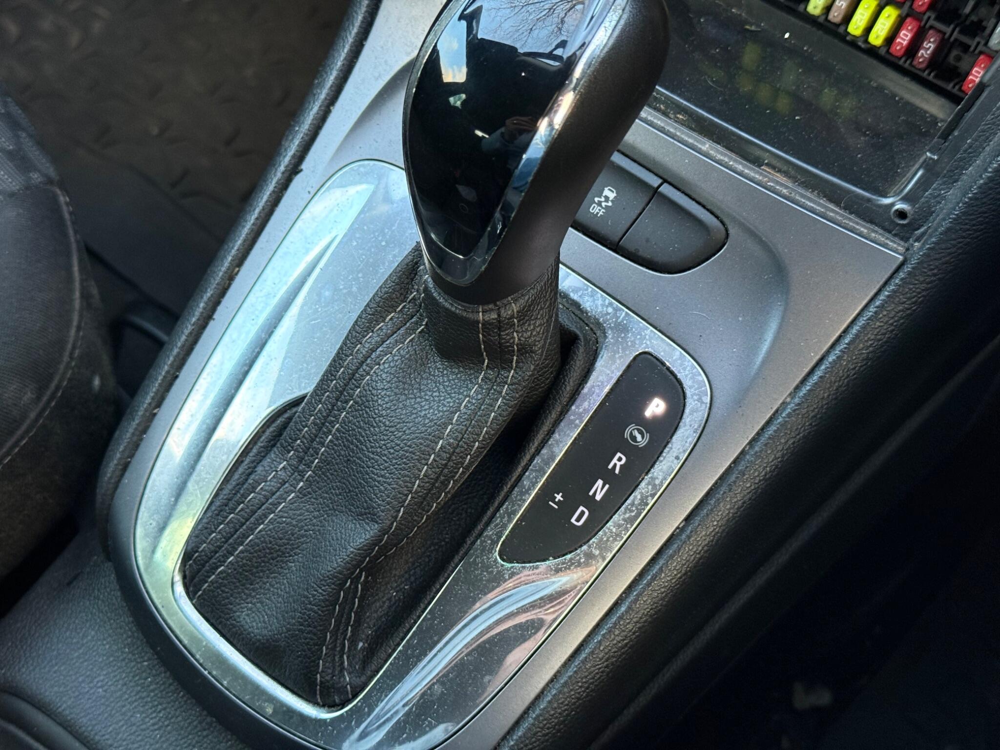 Vauxhall Astra 1.6 CDTi BlueInjection SRi Nav Sports Tourer Auto Euro 6 (s/s) 5dr — photo 17 of 44