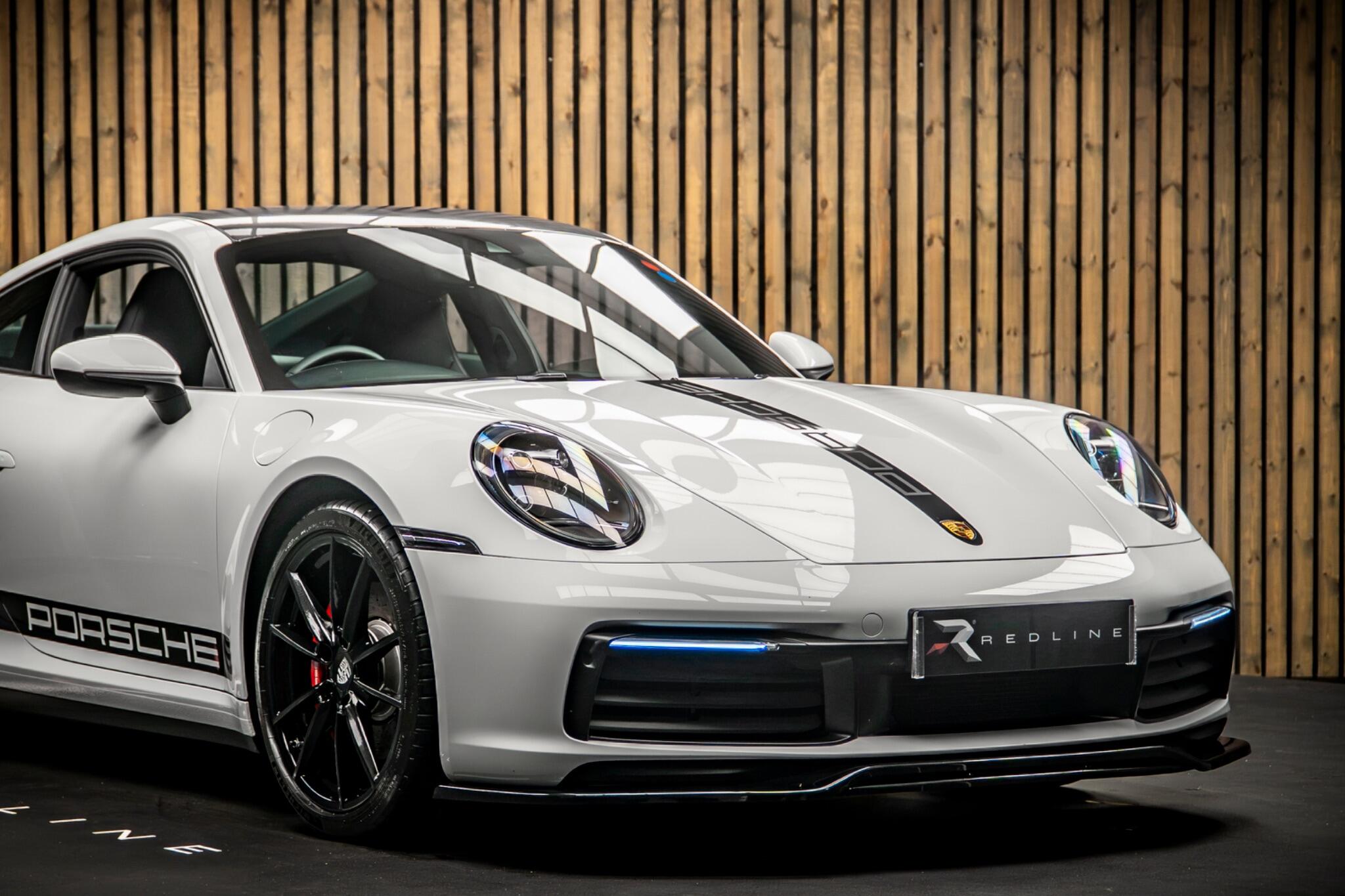 Porsche 911 view 12