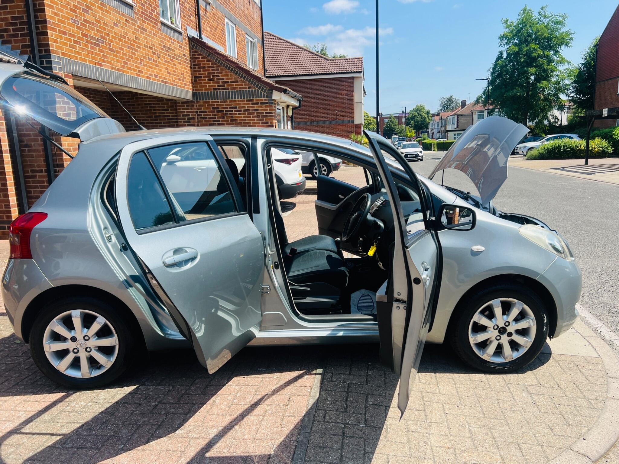 Toyota Yaris view 23