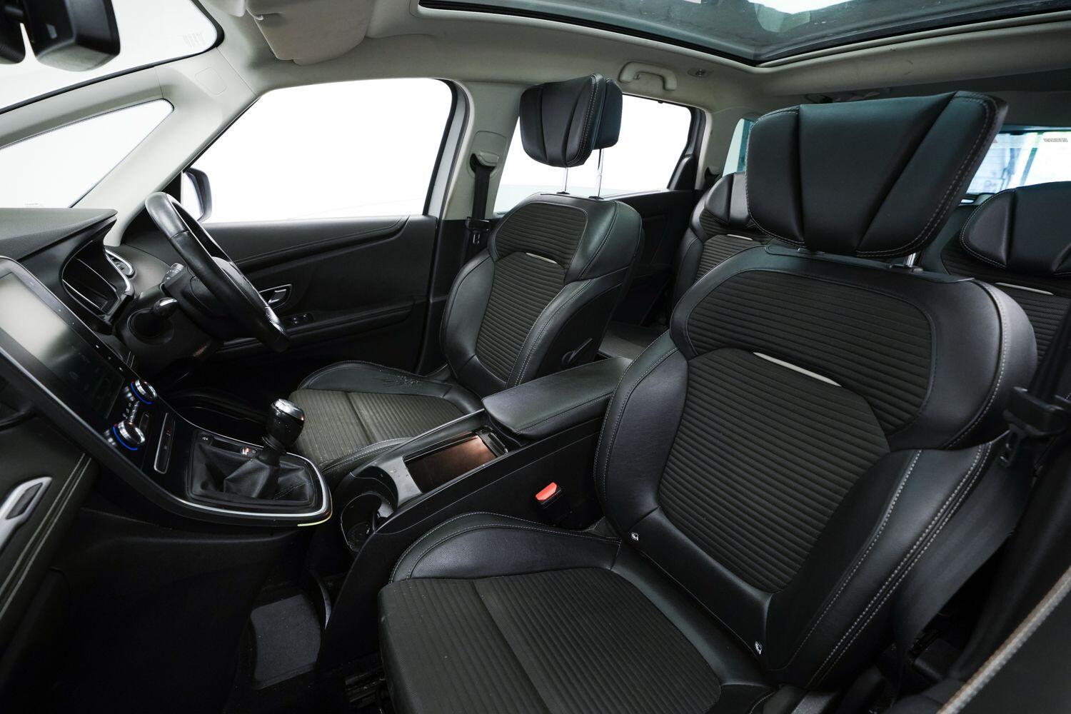 Renault Grand Scenic view 20