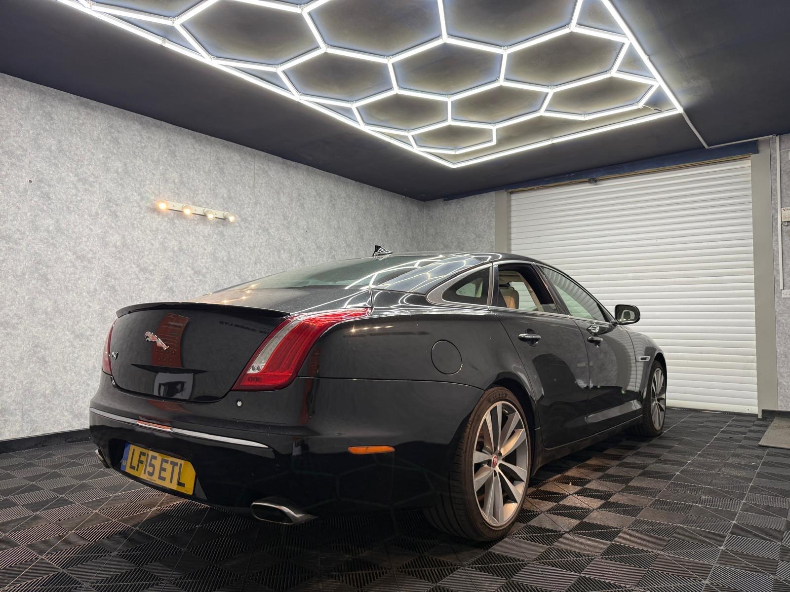 Jaguar XJ view 4
