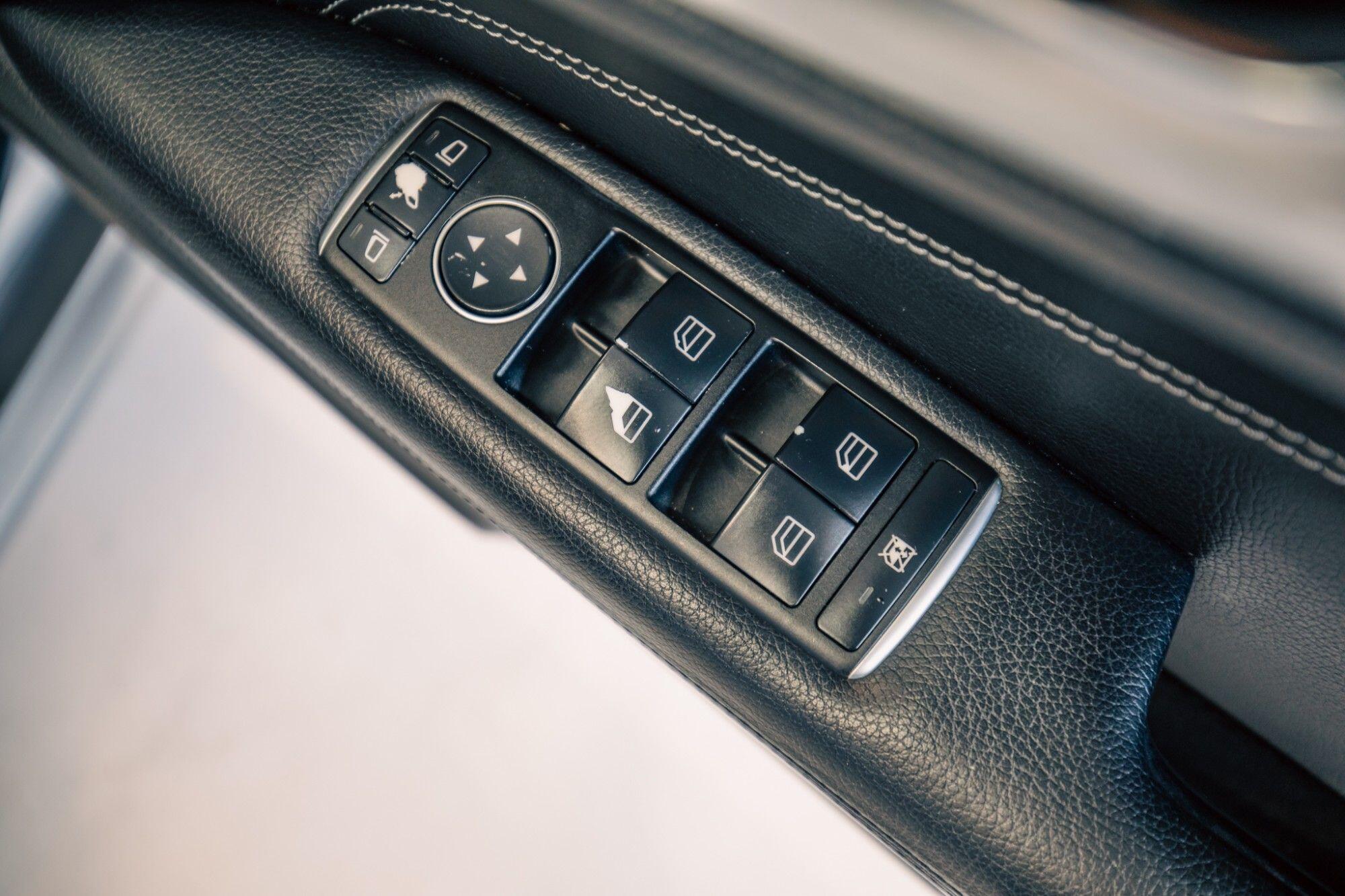 Mercedes-Benz E-Class view 10