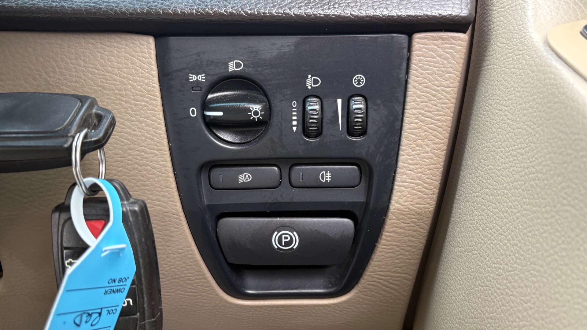 Volvo XC90 view 28