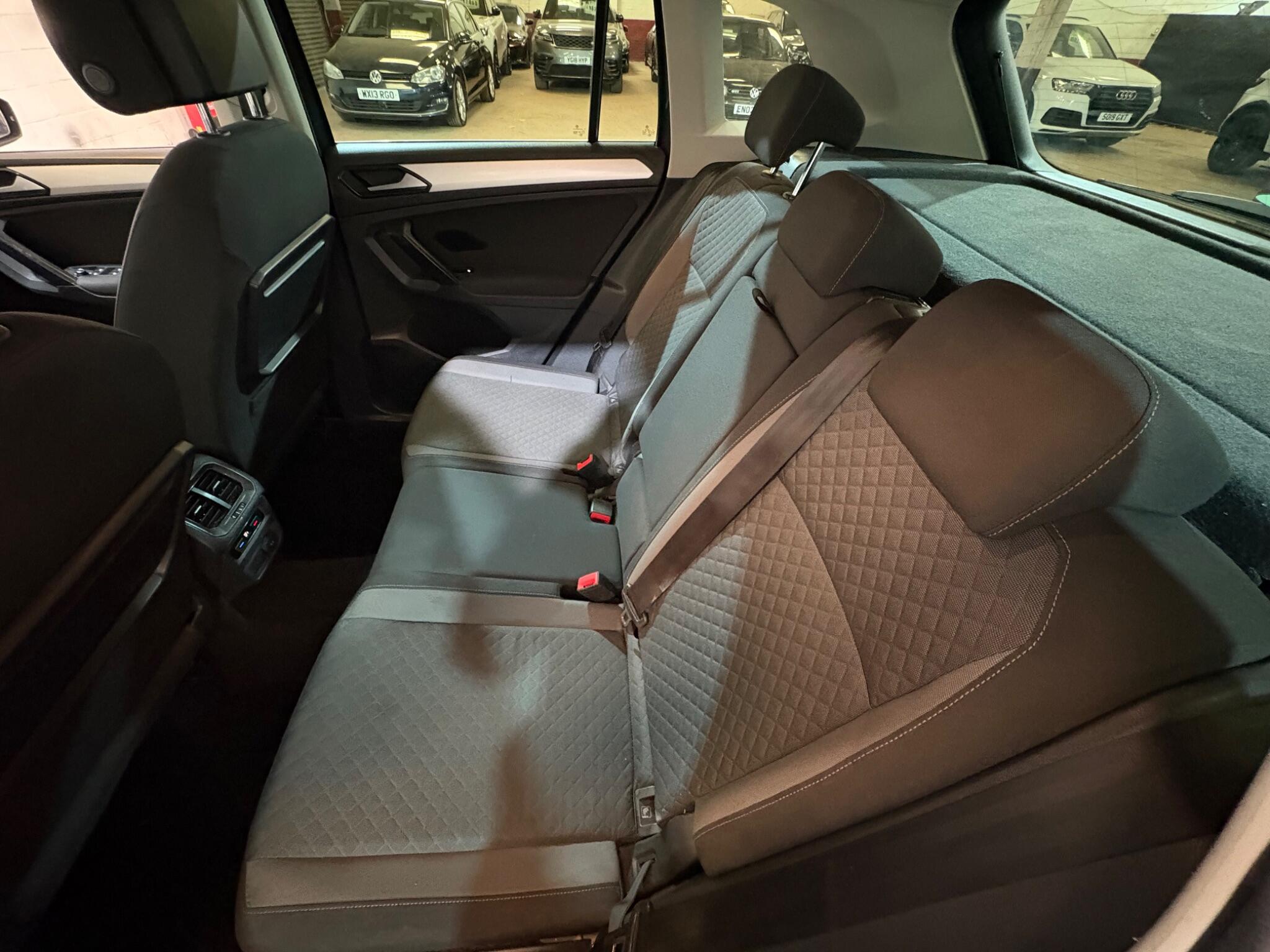 Volkswagen Tiguan view 52