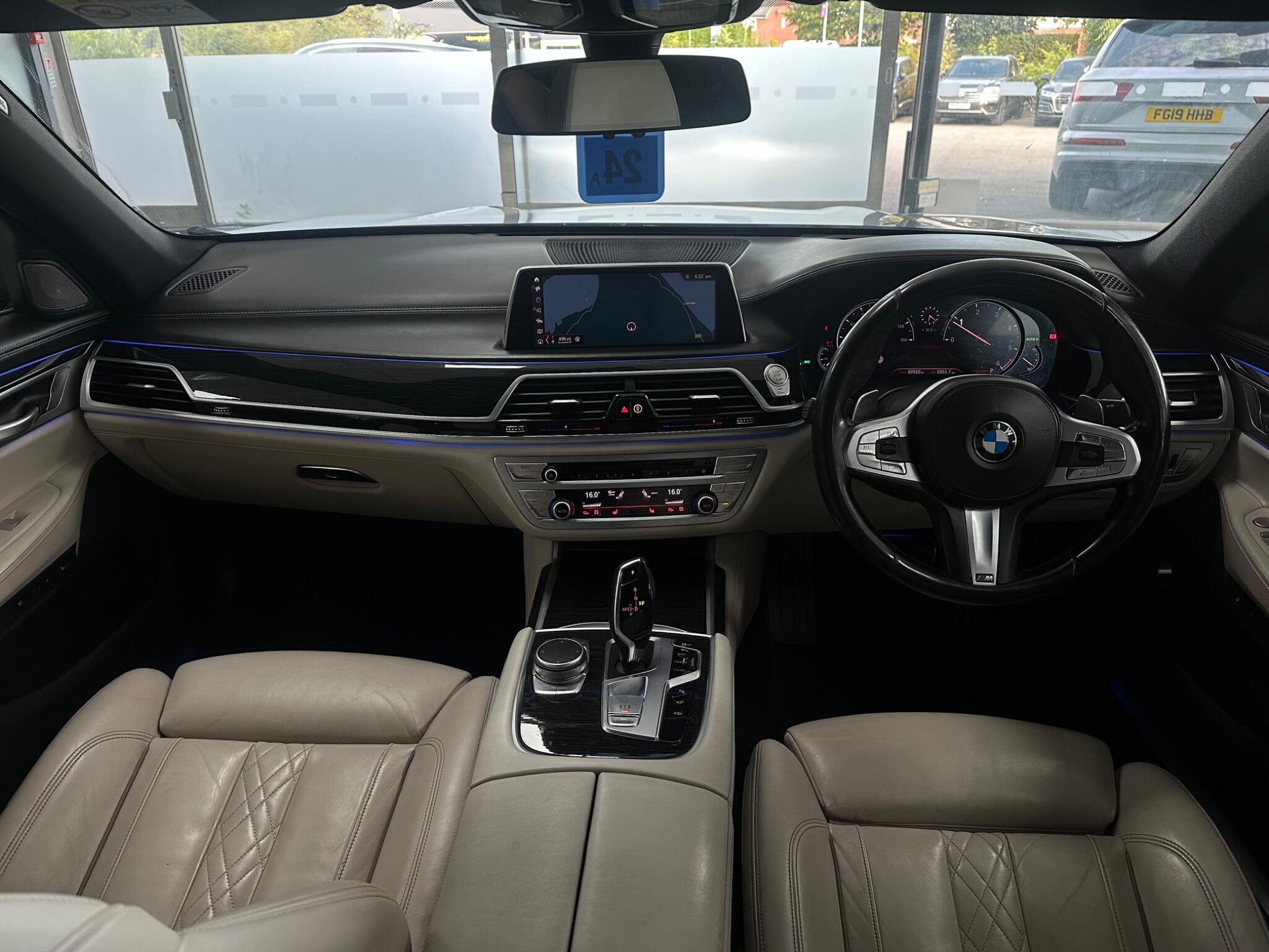 BMW 7 Series view 16