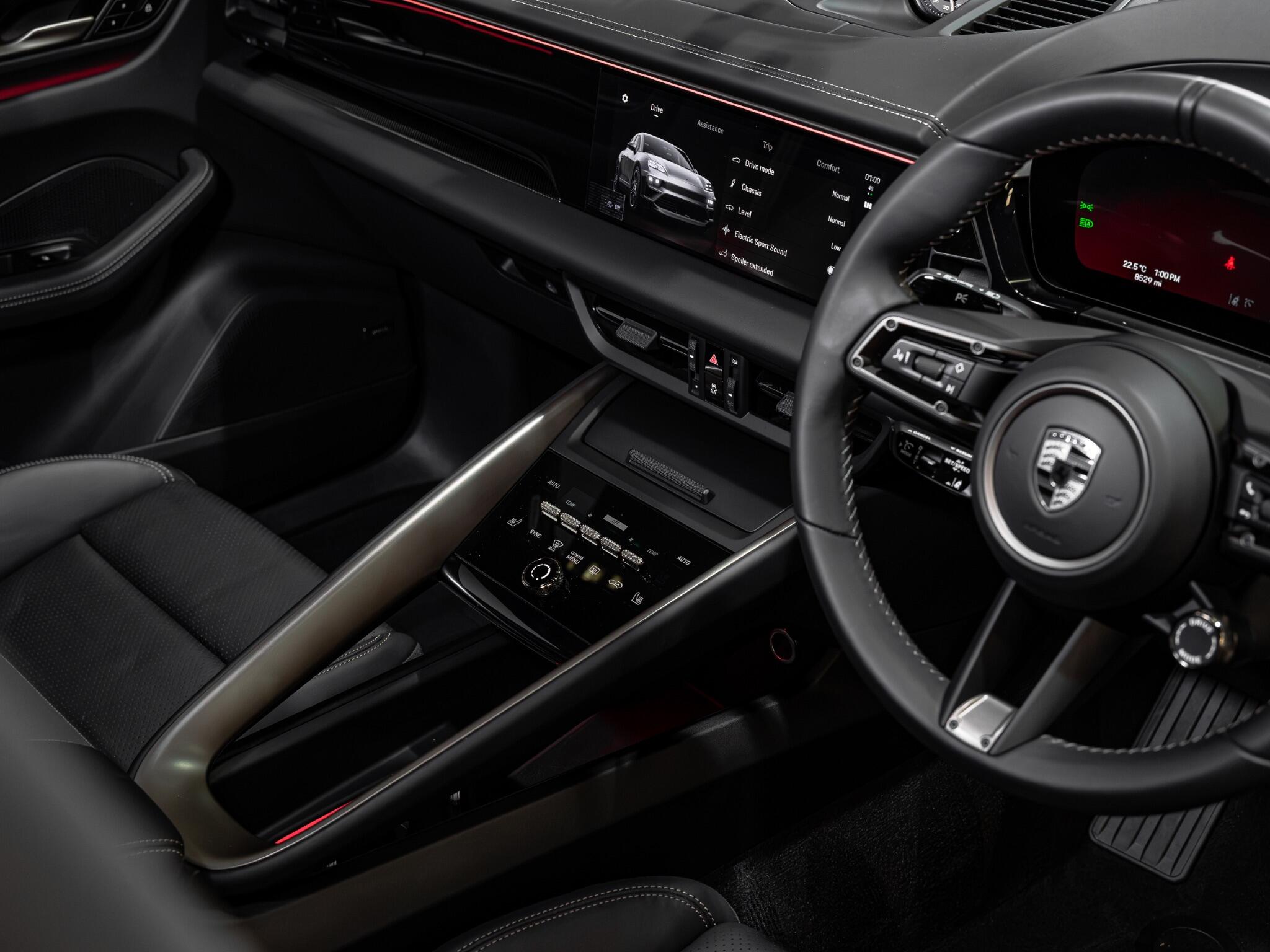 Porsche Macan view 18