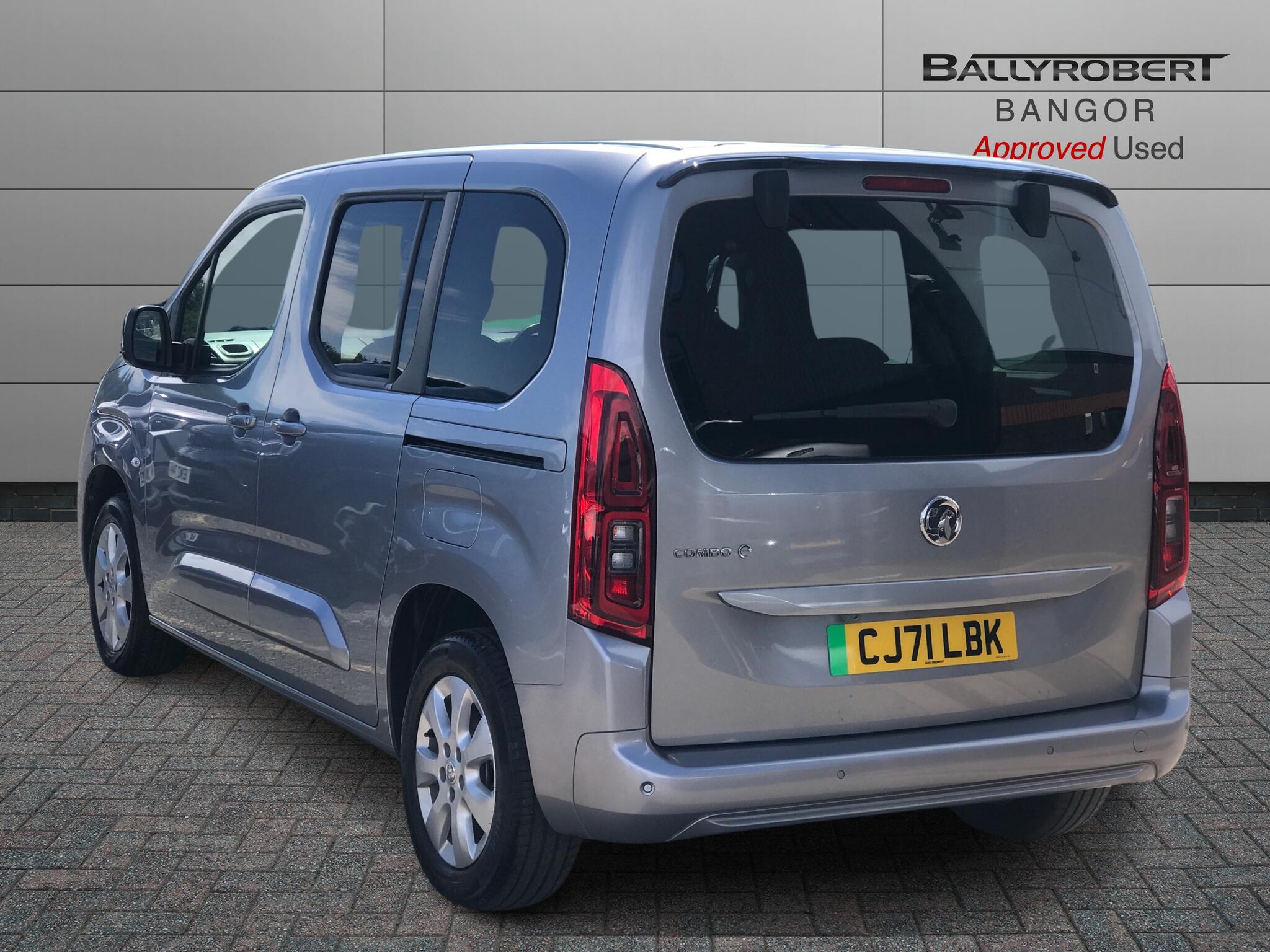 Vauxhall Combo Life Electric view 4