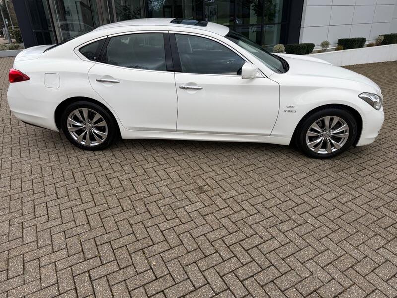 2012 Infiniti M 3.5 35h V6 GT Premium Auto Euro 5 (s/s) 4dr • 7,481 miles image 17