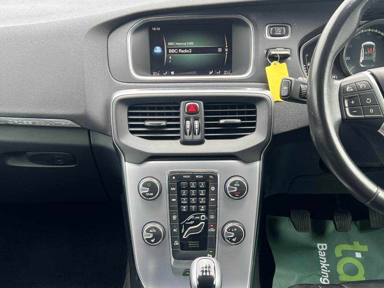 Volvo V40 Cross Country view 32