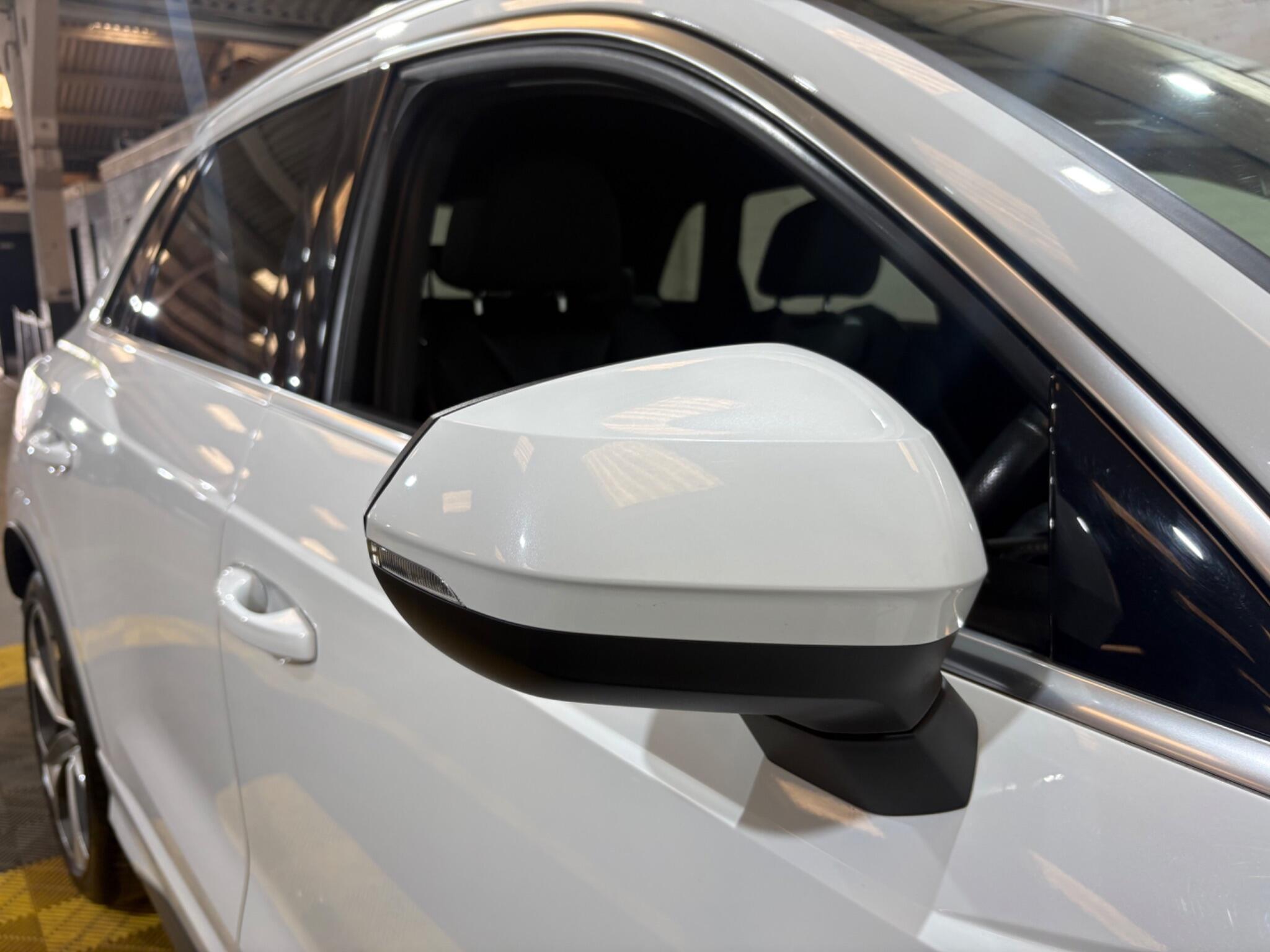 Audi Q3 view 55