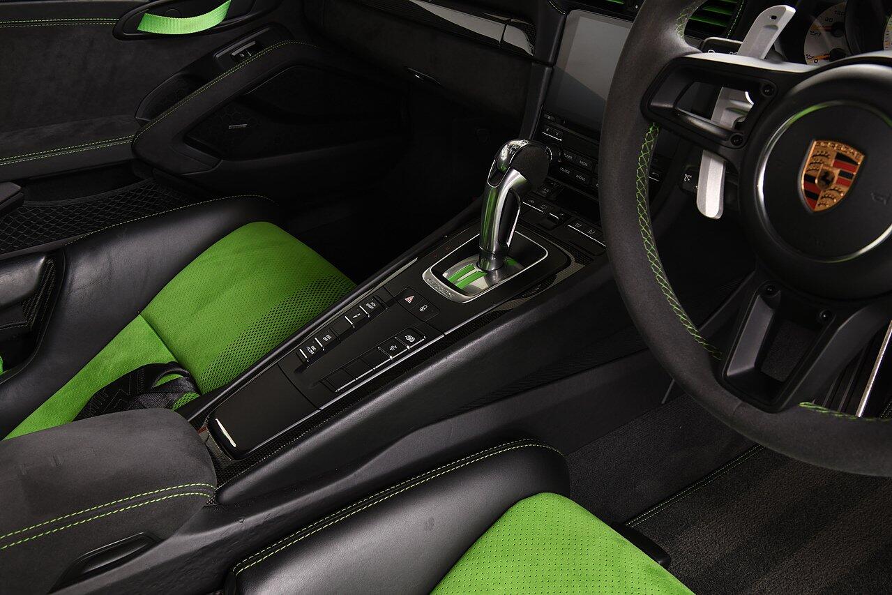 Porsche 911 view 17