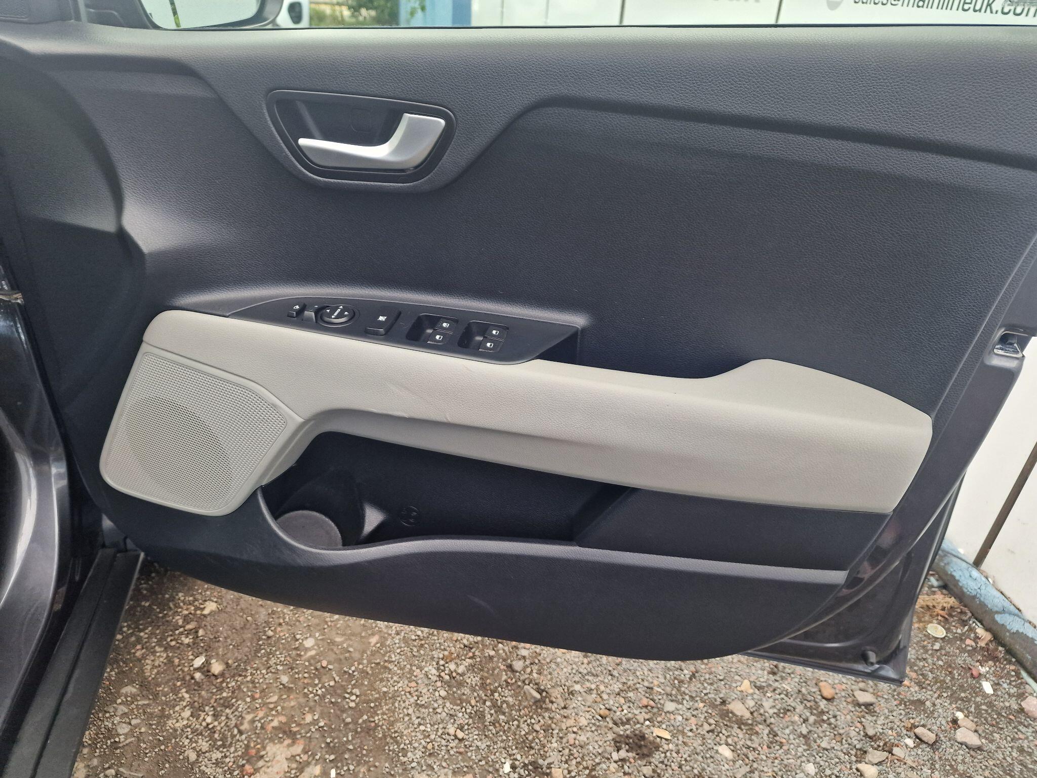 Kia Stonic view 45