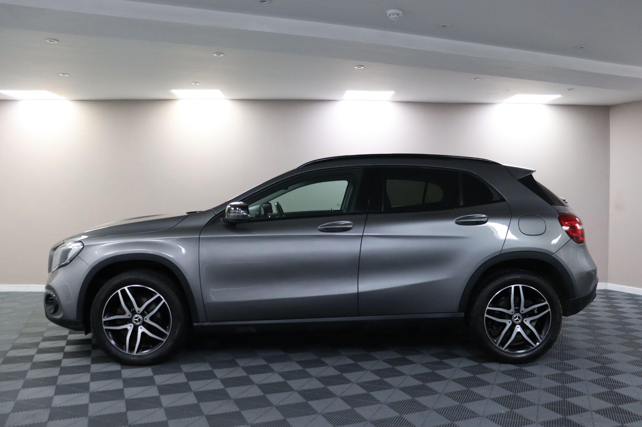Mercedes-Benz Gla view 18