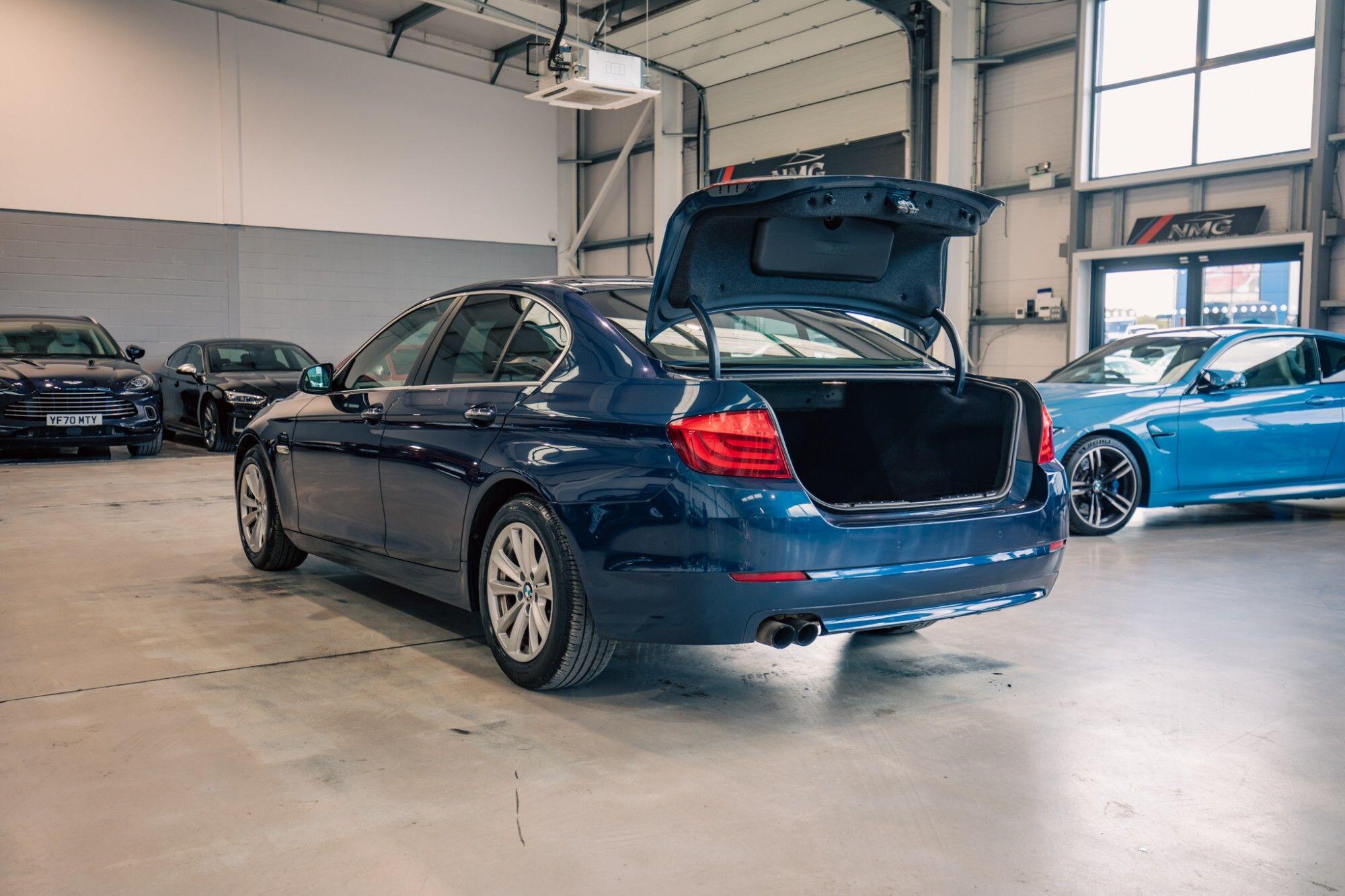 BMW 5 Series view 31