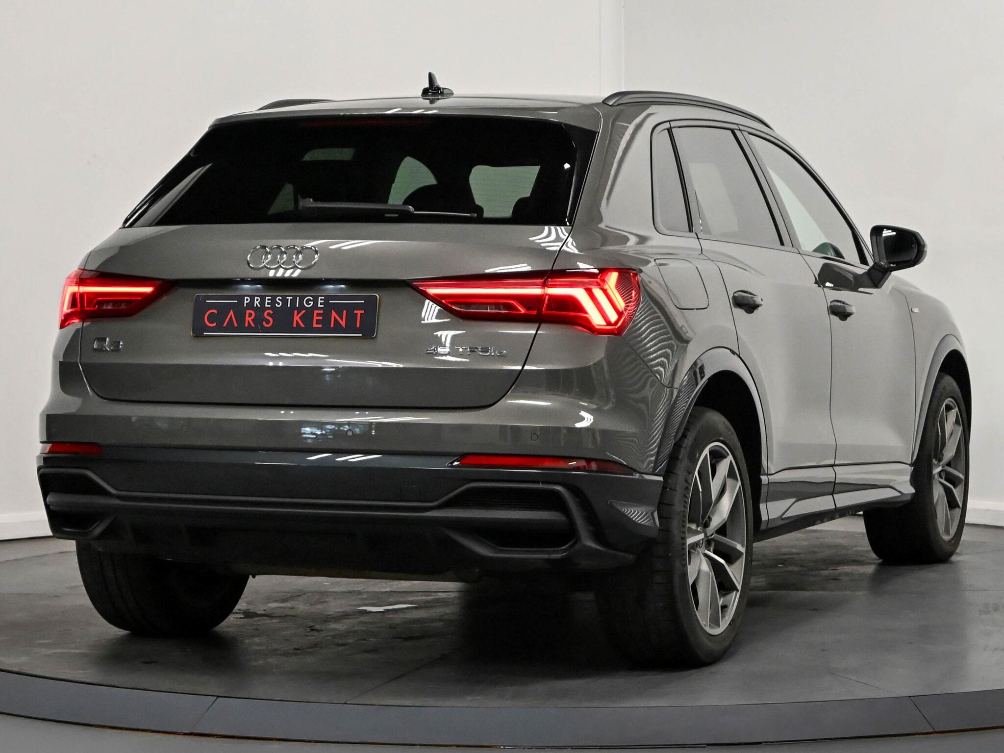 Audi Q3 view 24