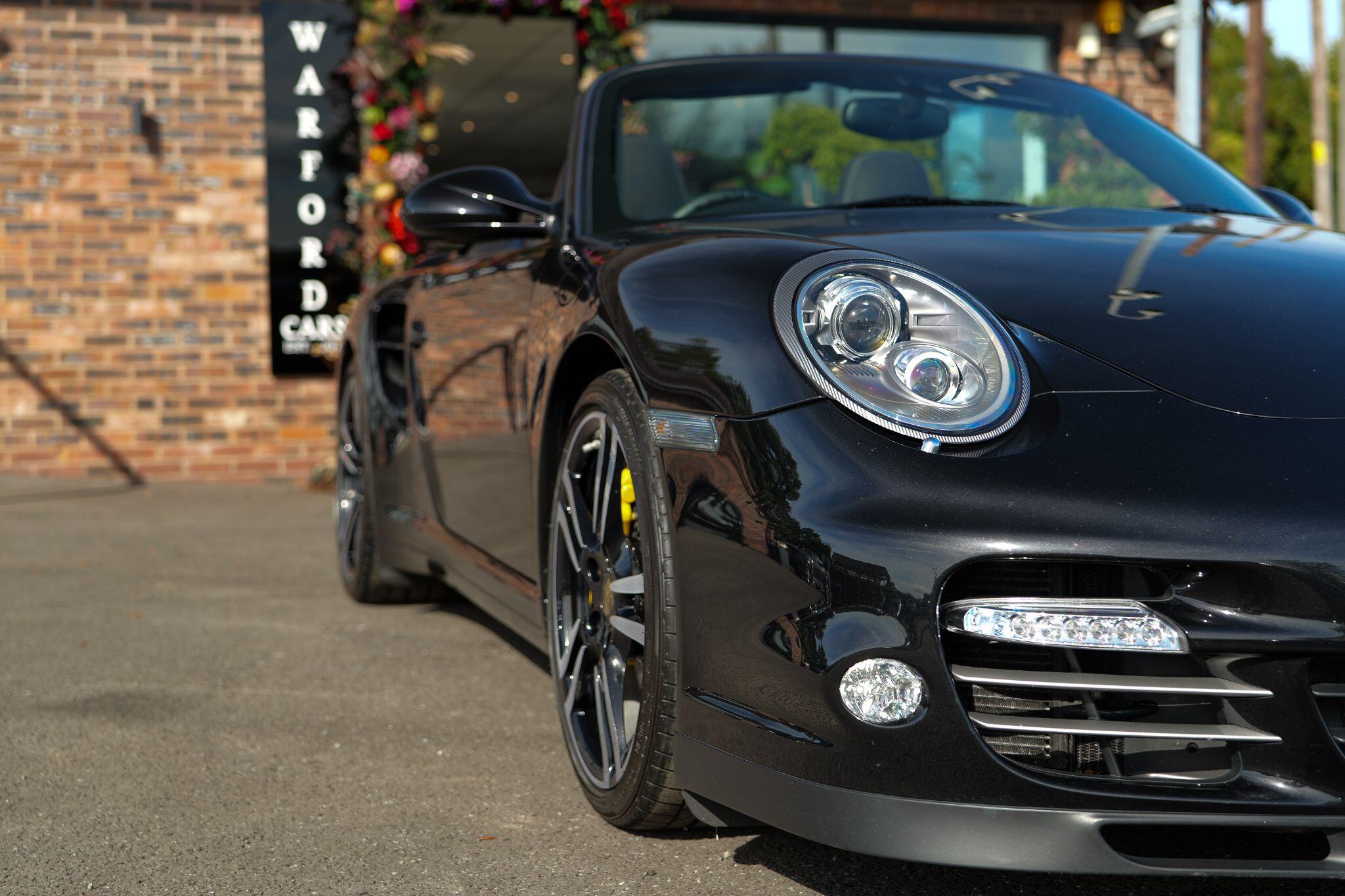 Porsche 911 view 9