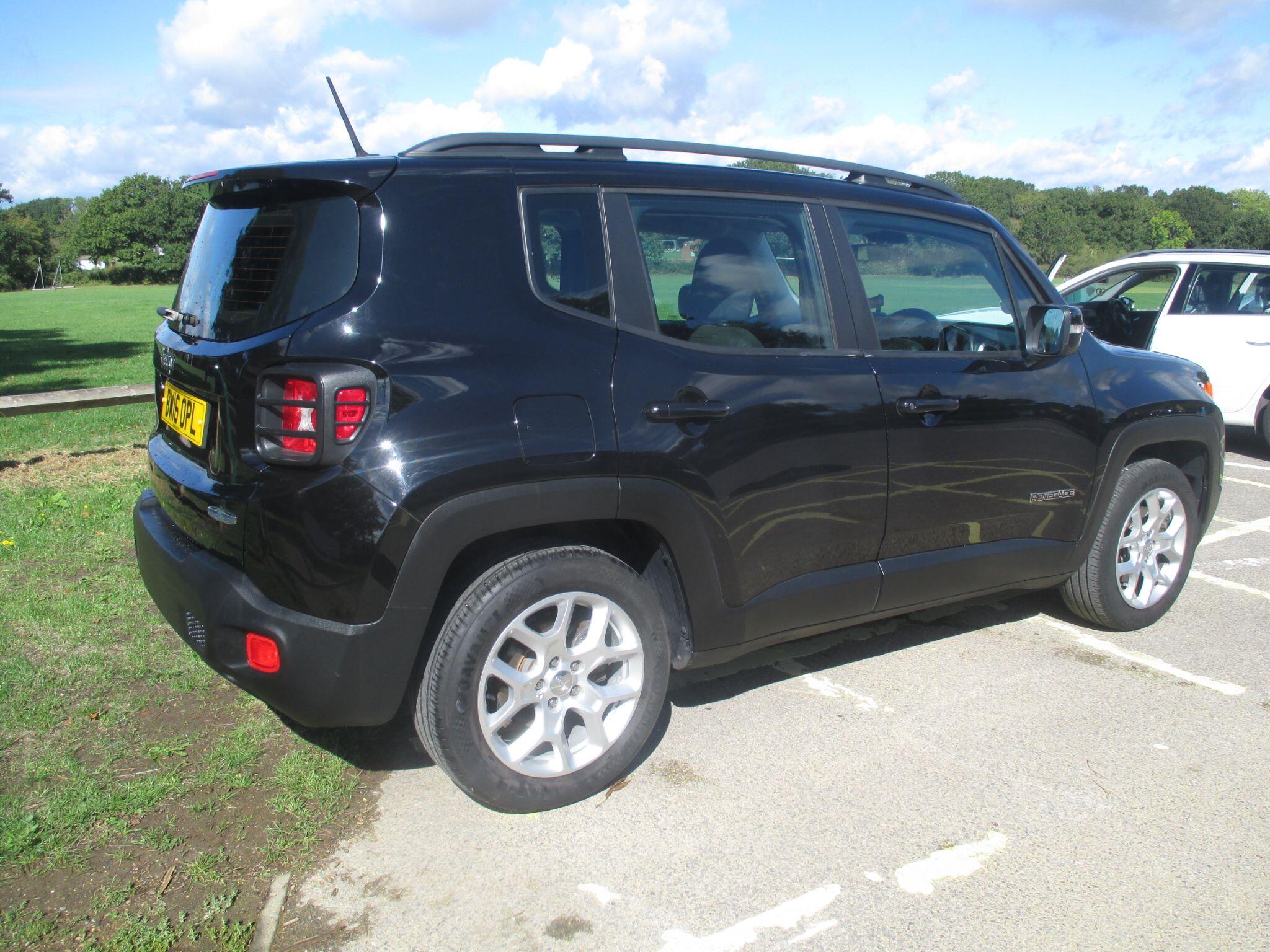 Jeep Renegade view 9