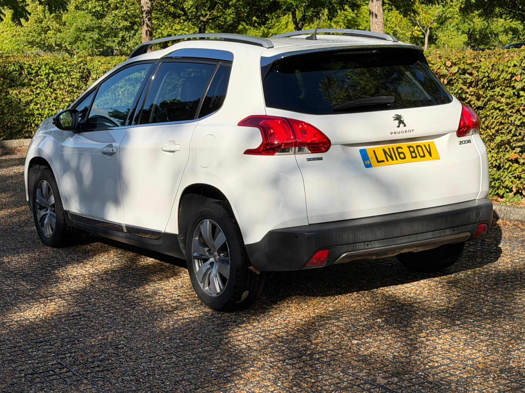 Peugeot 2008 view 4