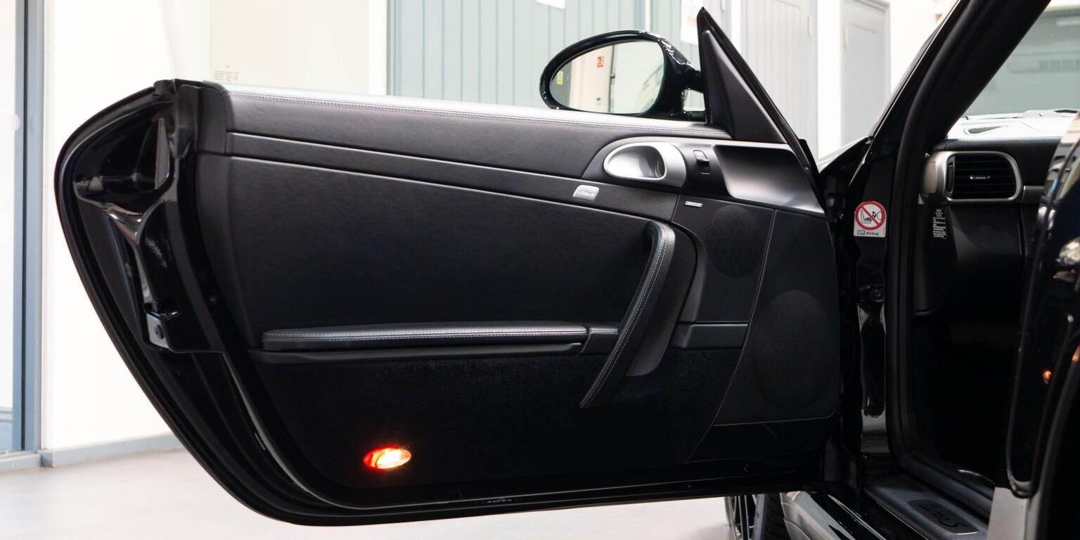 Porsche 911 view 30
