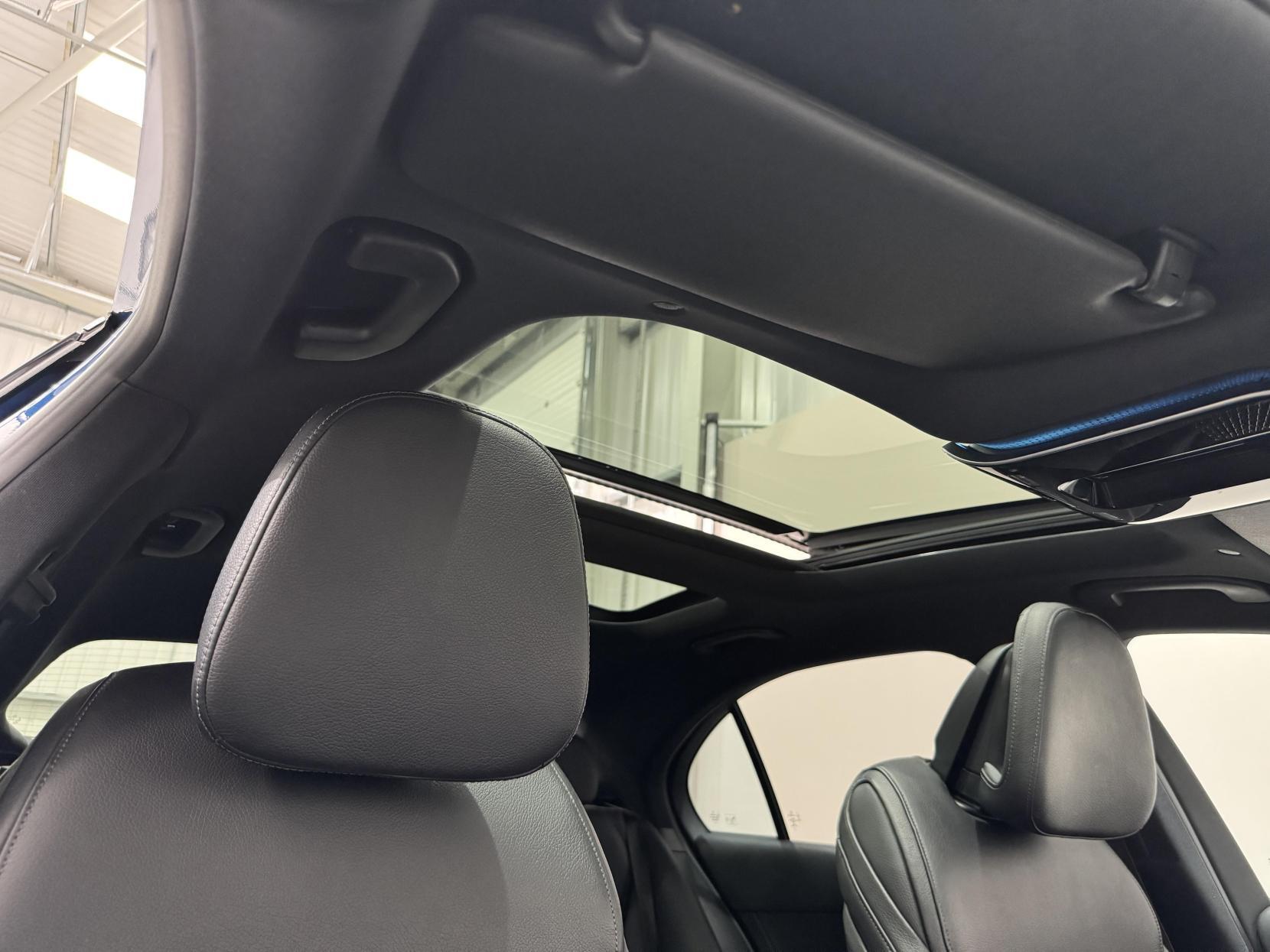 Mercedes-Benz C Class view 24