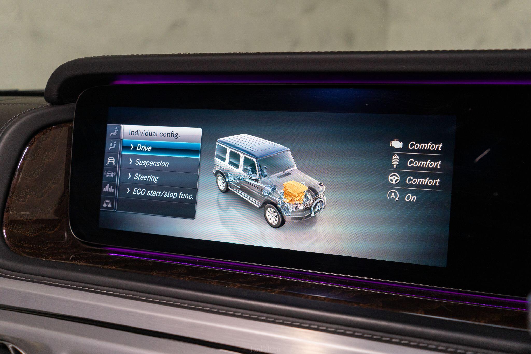 Mercedes-Benz G-Class view 32