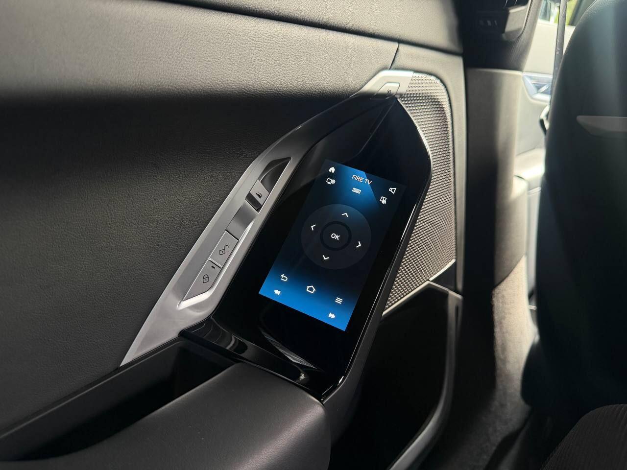 BMW 7 Series view 37