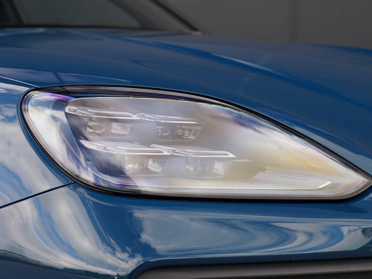 Porsche Cayenne view 13